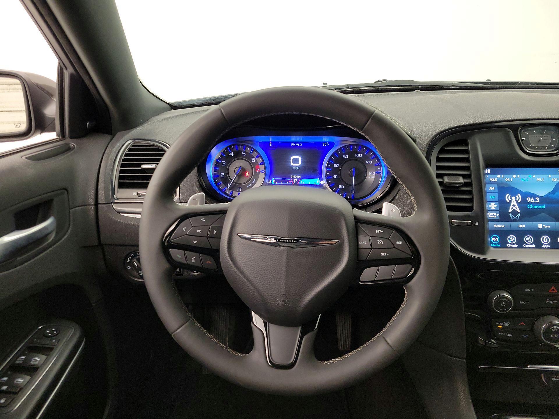 Thumbnail: 2023 Chrysler 300 - 10