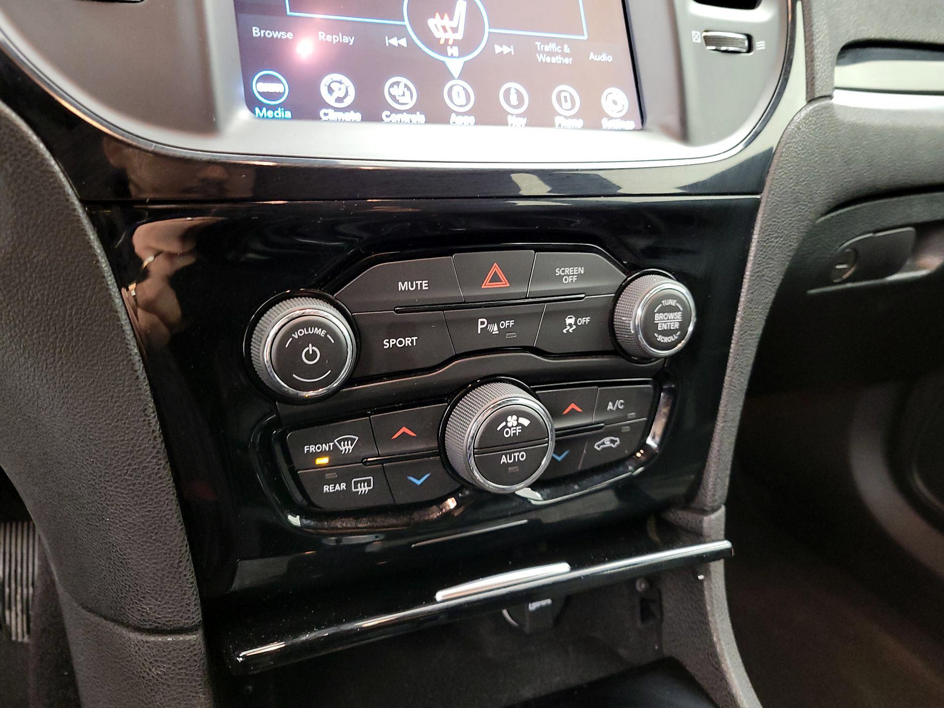 Thumbnail: 2023 Chrysler 300 - 17