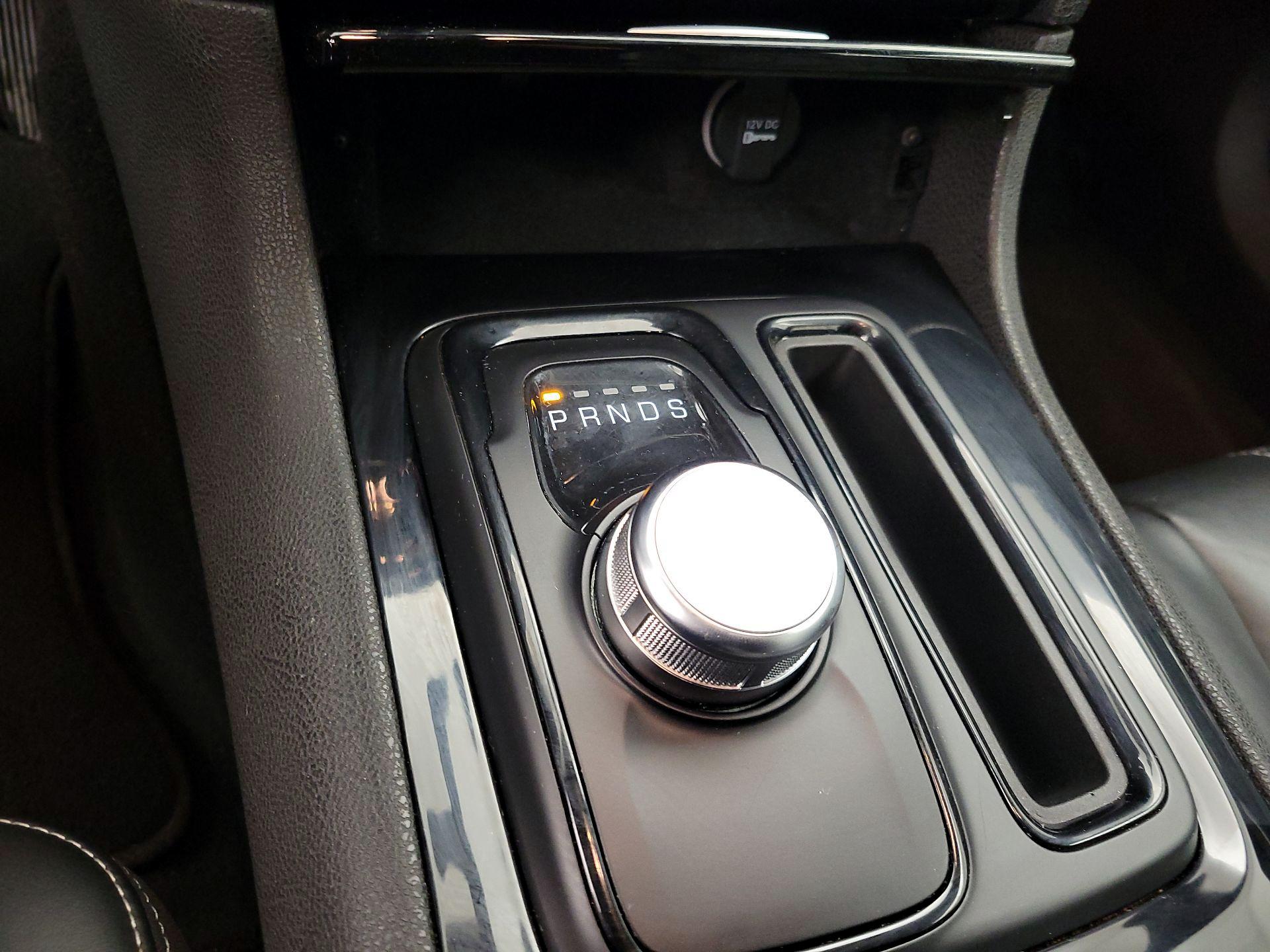 Thumbnail: 2023 Chrysler 300 - 18