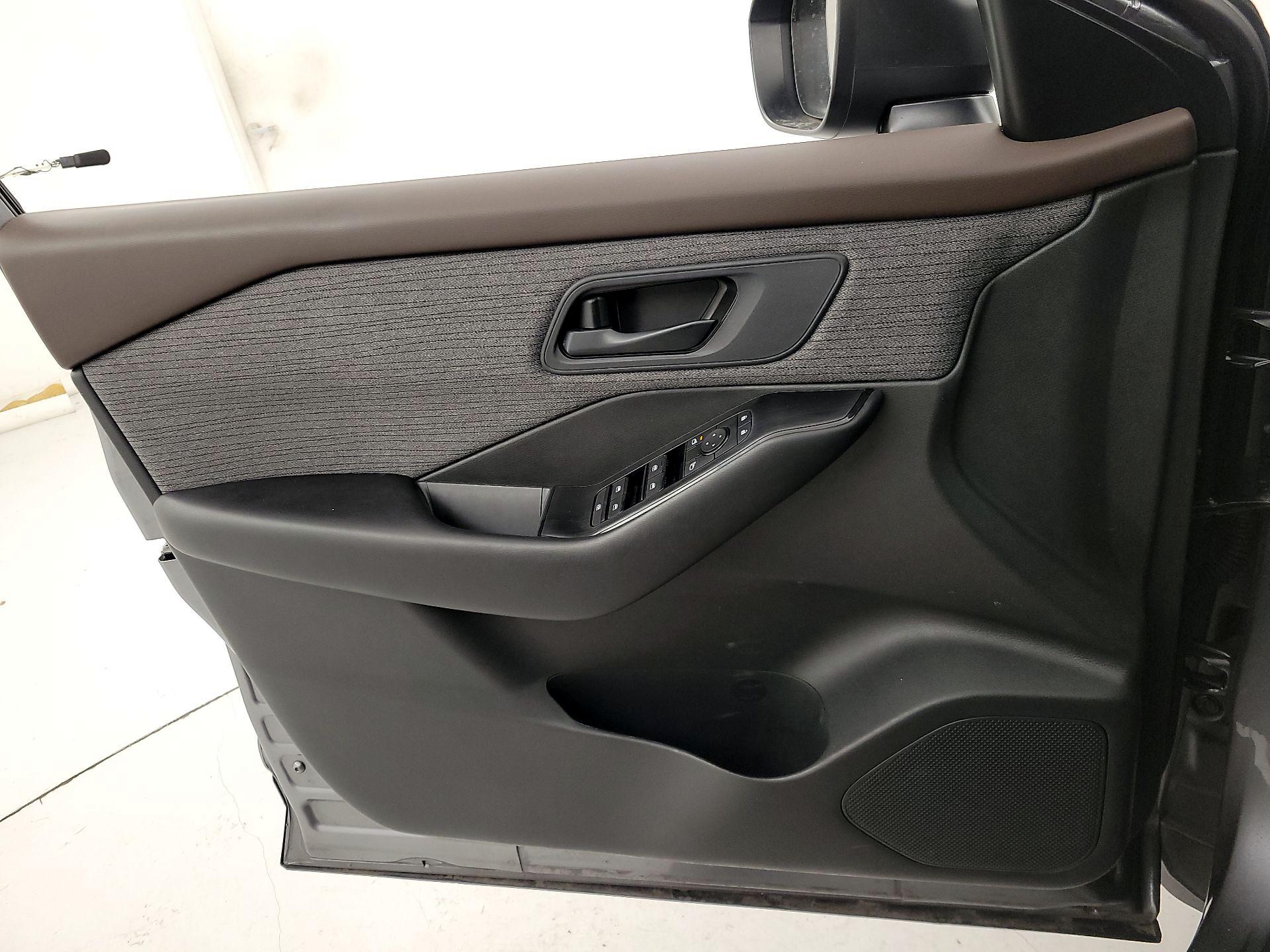 Thumbnail: 2023 Nissan Rogue - 12