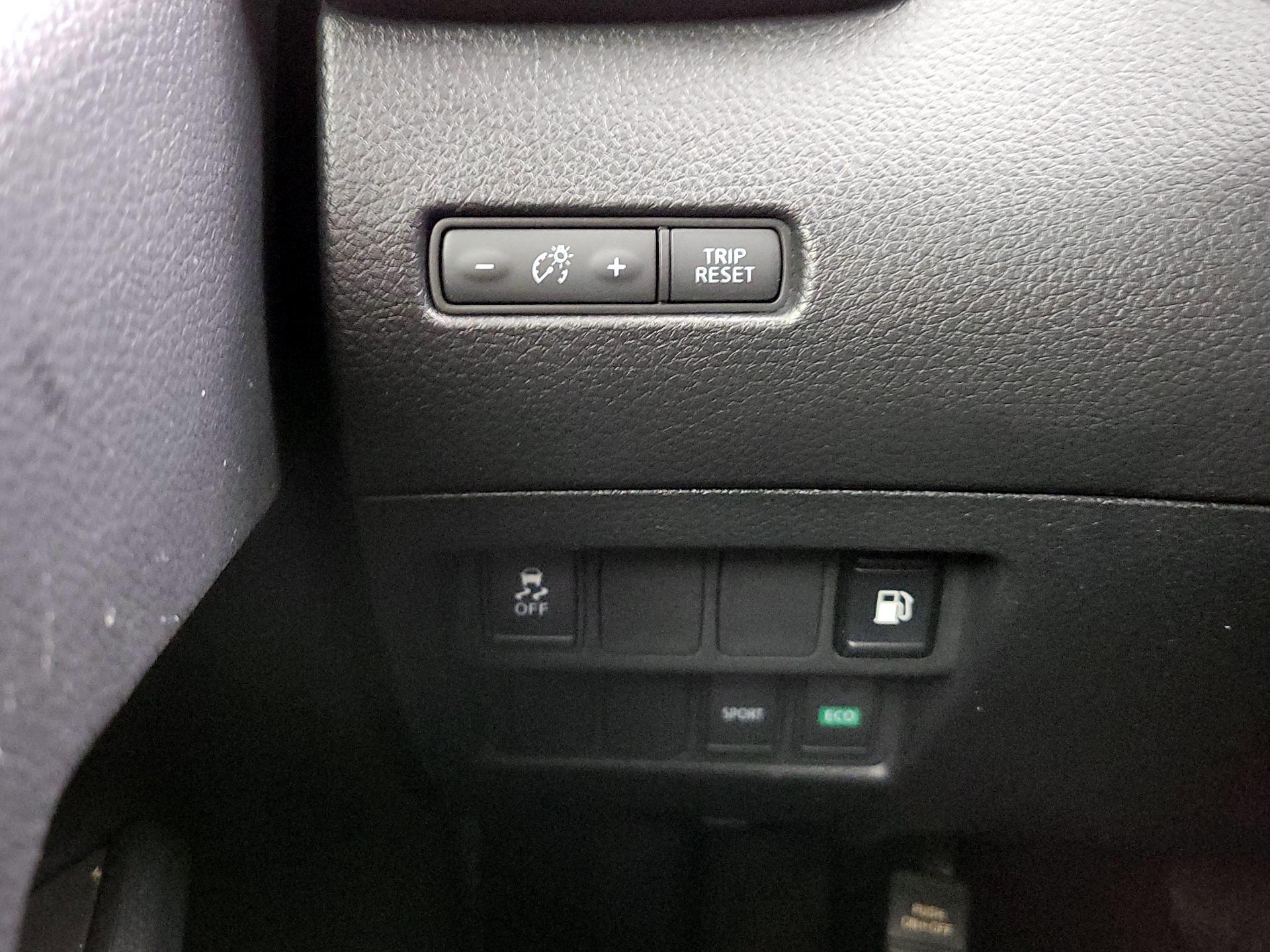 Thumbnail: 2018 Nissan Rogue - 13