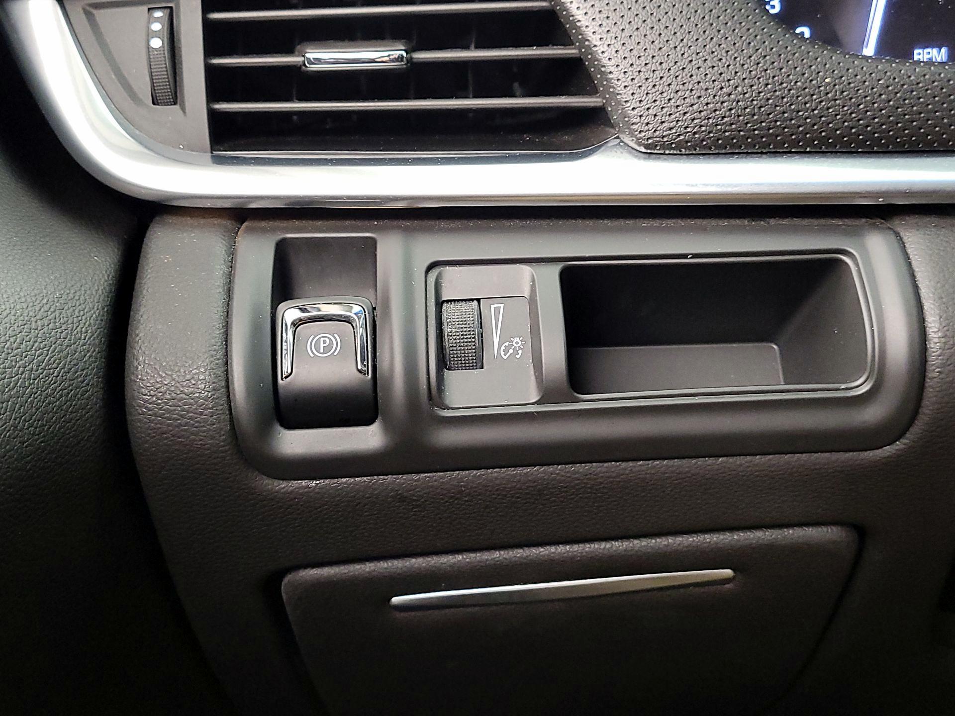 Thumbnail: 2016 Cadillac XTS - 13