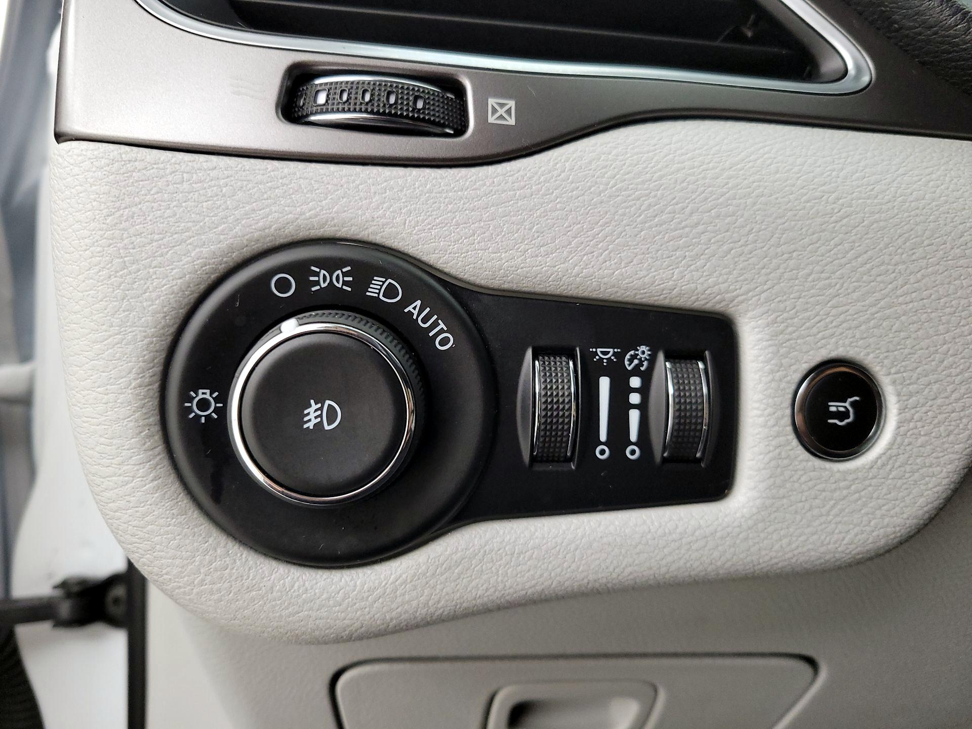 Thumbnail: 2022 Jeep Cherokee - 13