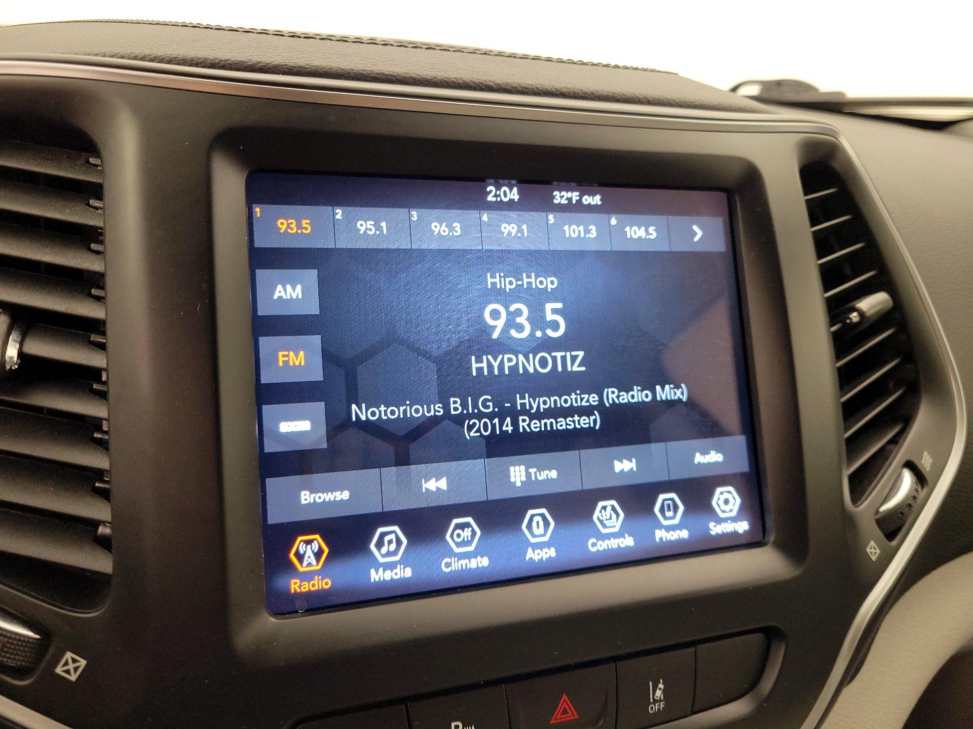 Thumbnail: 2022 Jeep Cherokee - 15