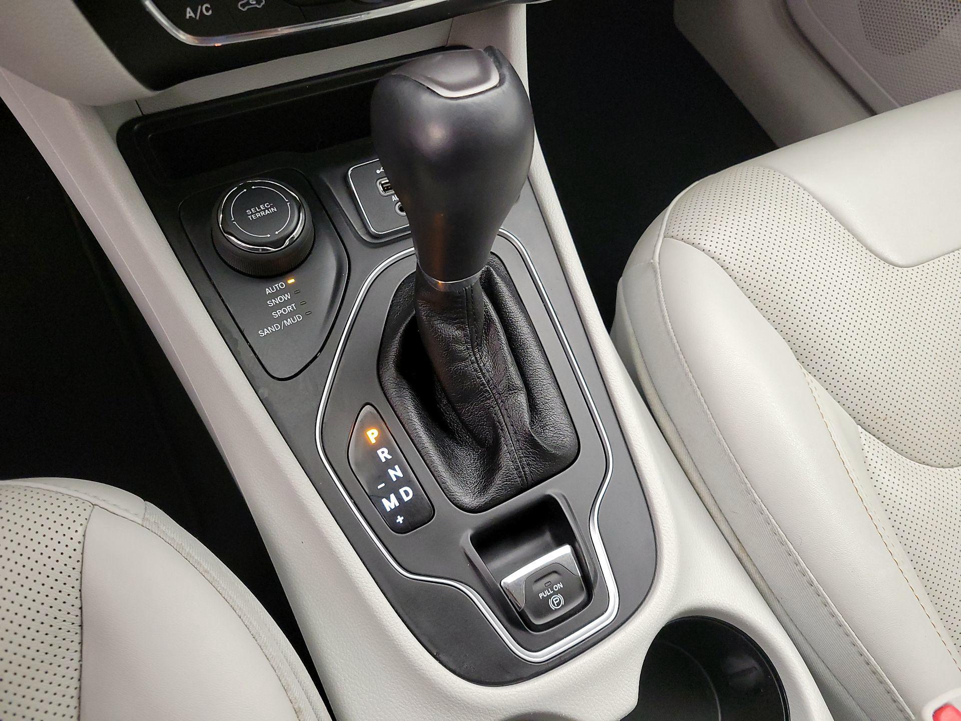 Thumbnail: 2022 Jeep Cherokee - 17