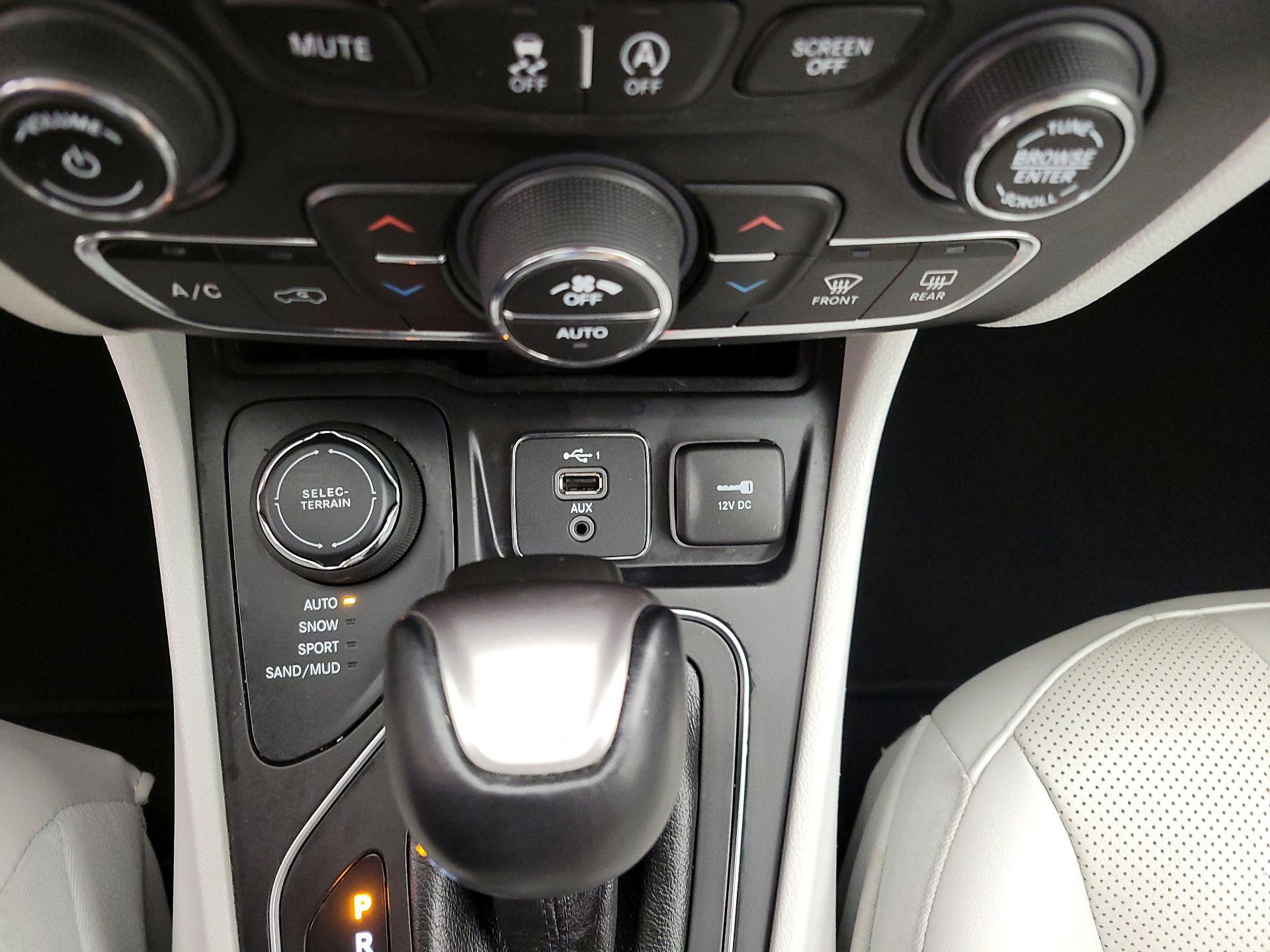 Thumbnail: 2022 Jeep Cherokee - 18