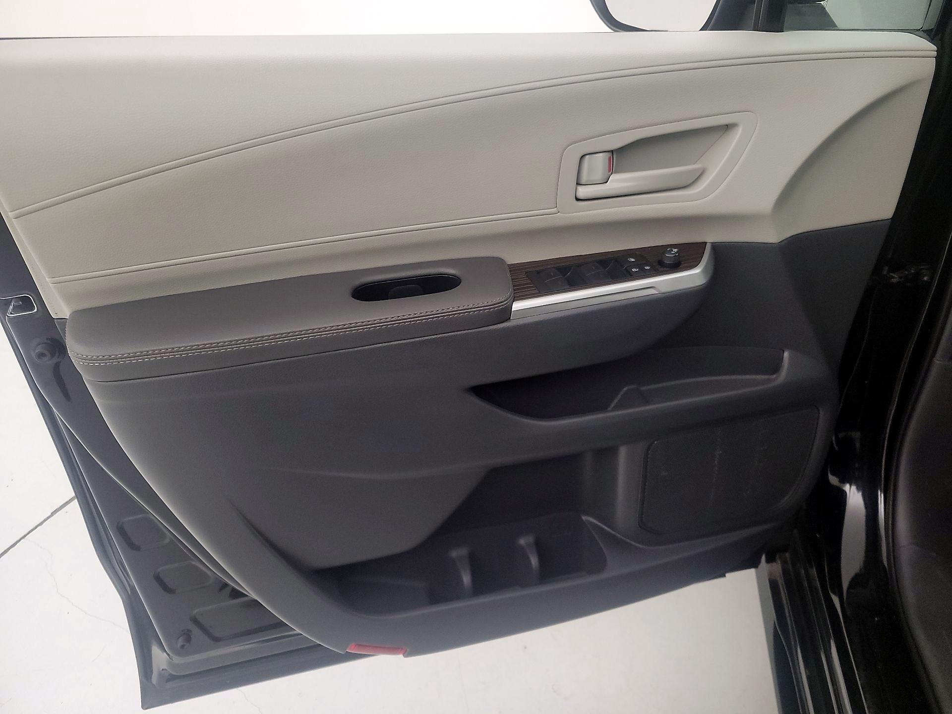 Thumbnail: 2024 Toyota Sienna - 12