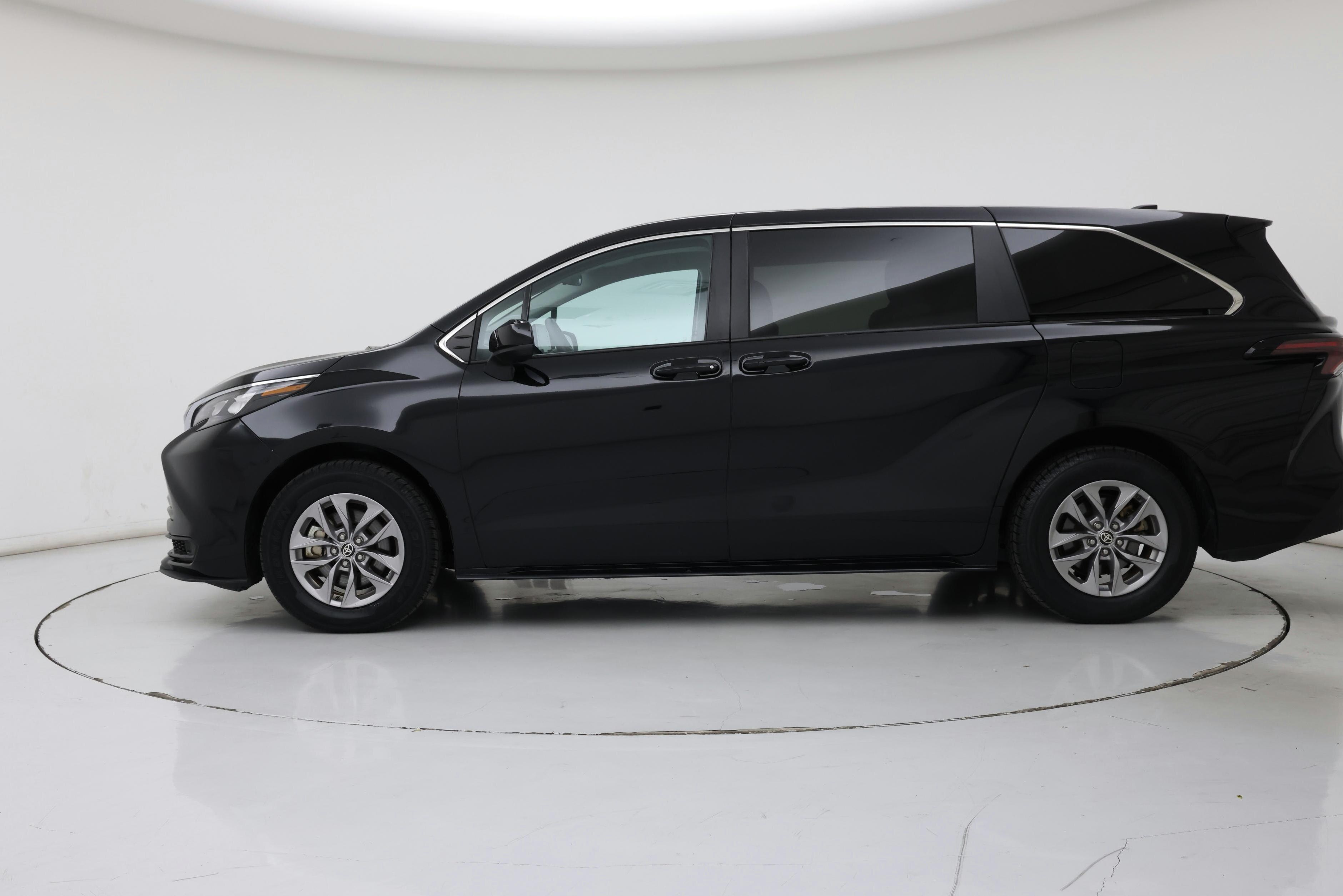 Thumbnail: 2024 Toyota Sienna - 3