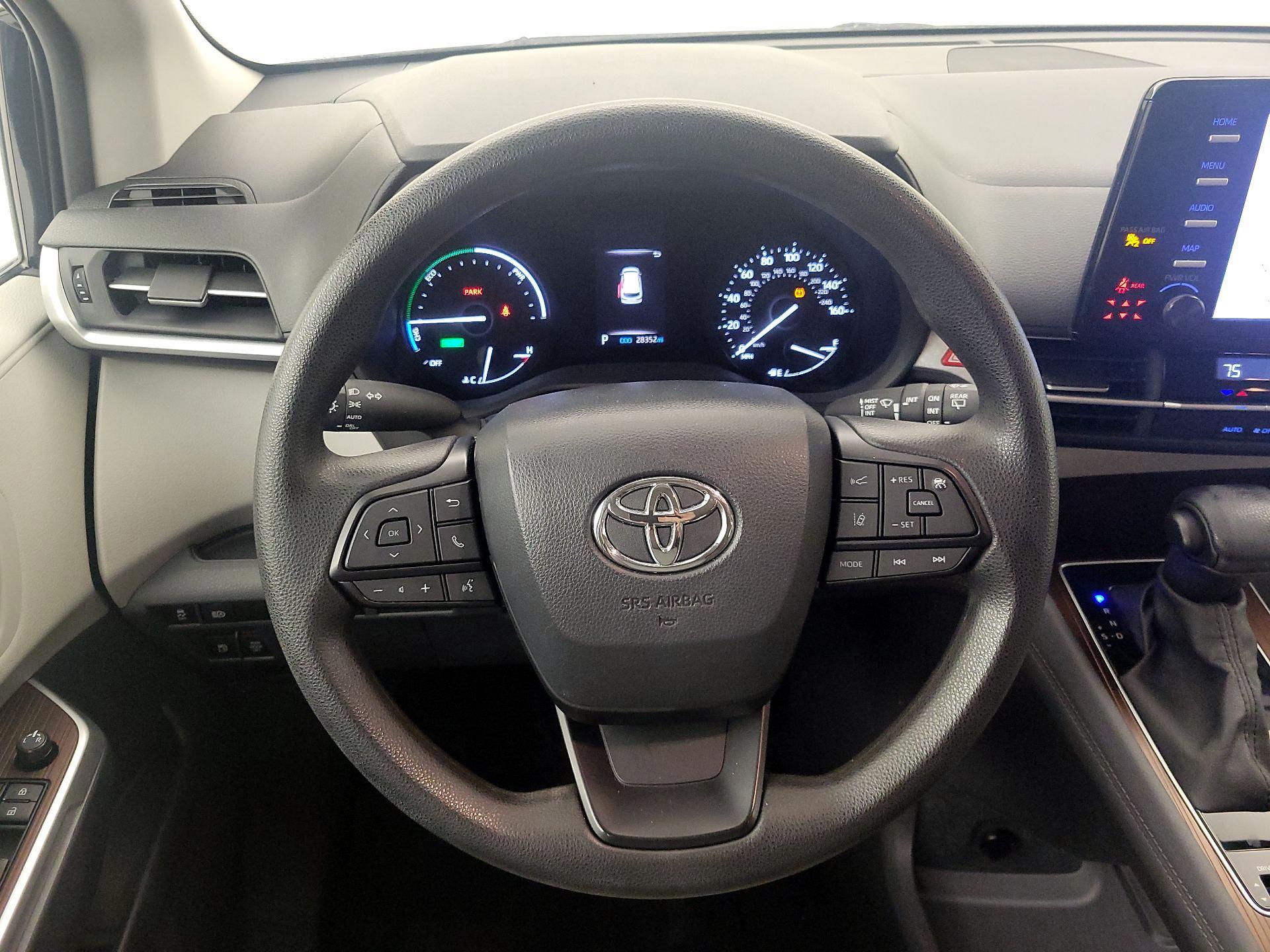 Thumbnail: 2024 Toyota Sienna - 10