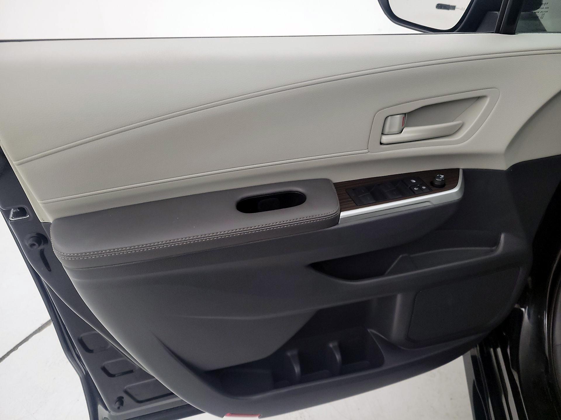 Thumbnail: 2024 Toyota Sienna - 12