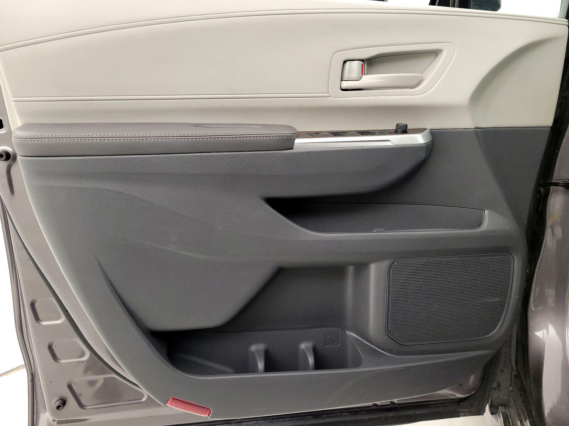 Thumbnail: 2024 Toyota Sienna - 12