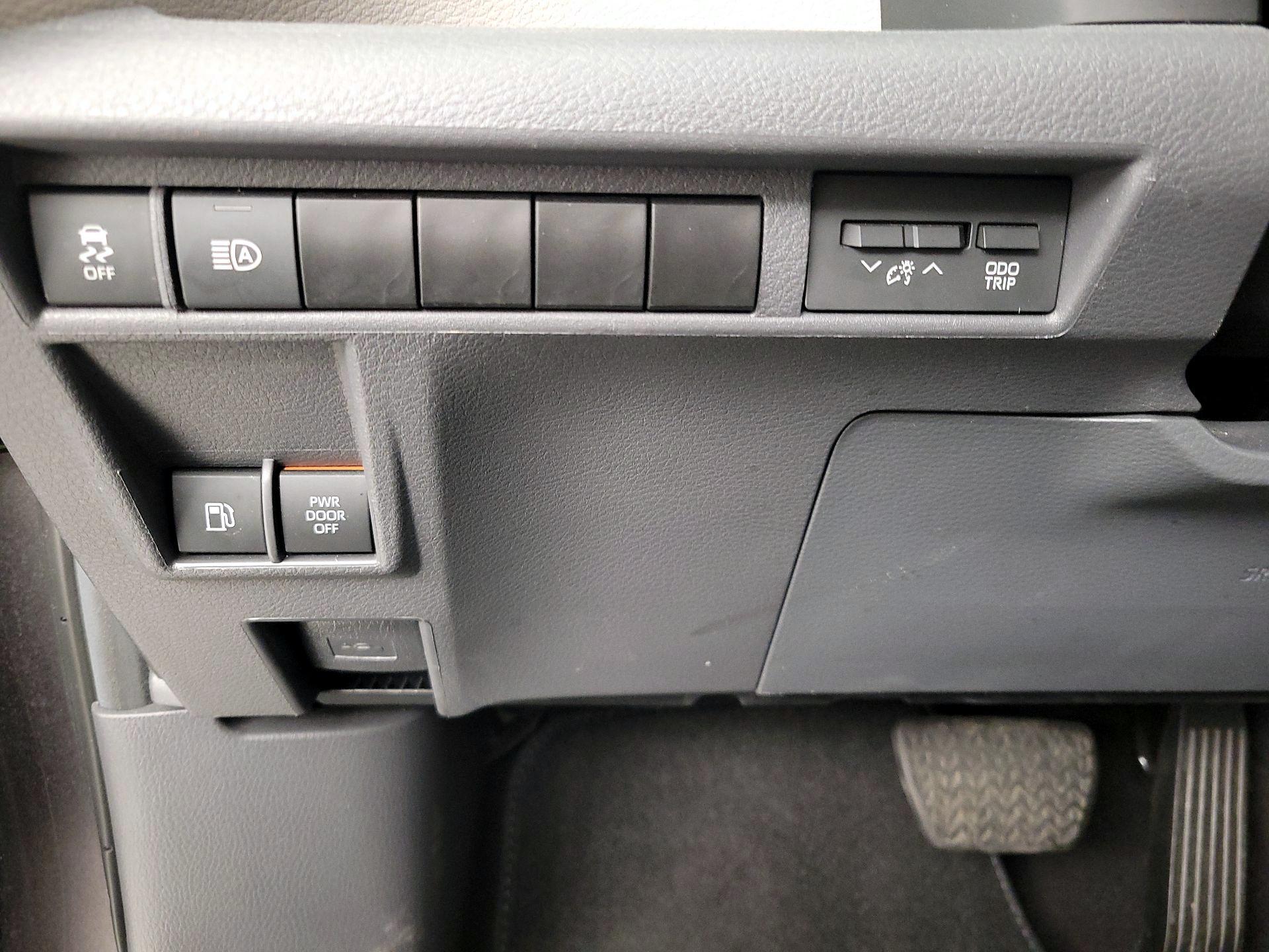 Thumbnail: 2024 Toyota Sienna - 13