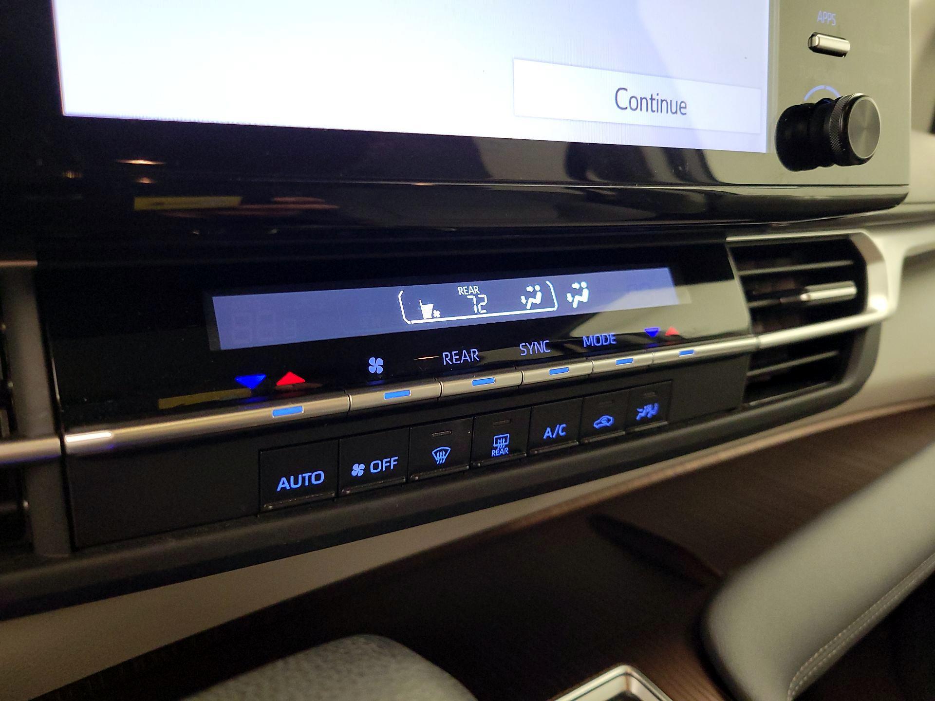 Thumbnail: 2024 Toyota Sienna - 16