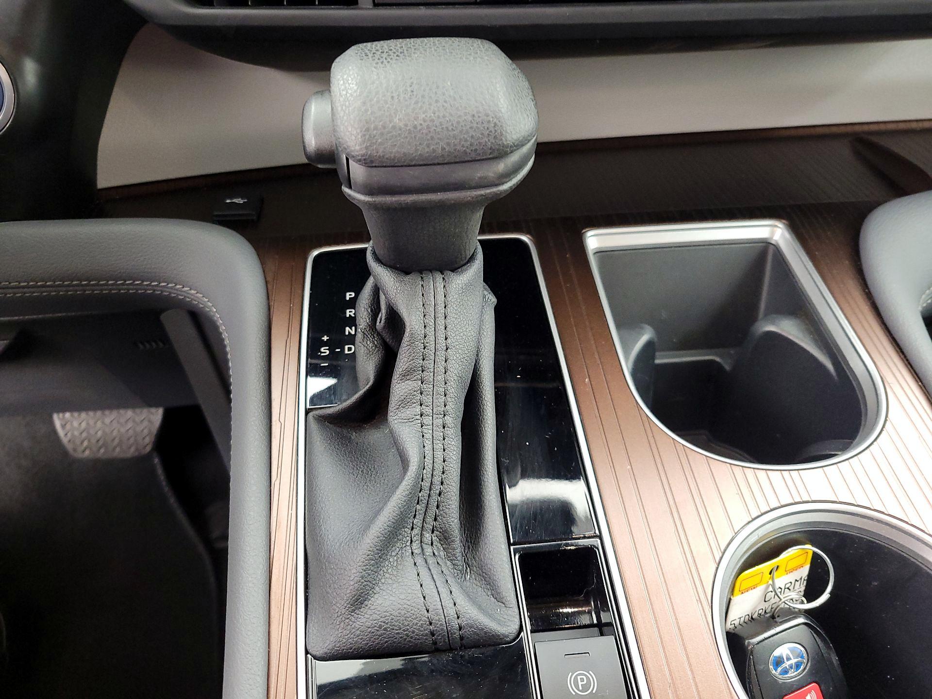 Thumbnail: 2024 Toyota Sienna - 17