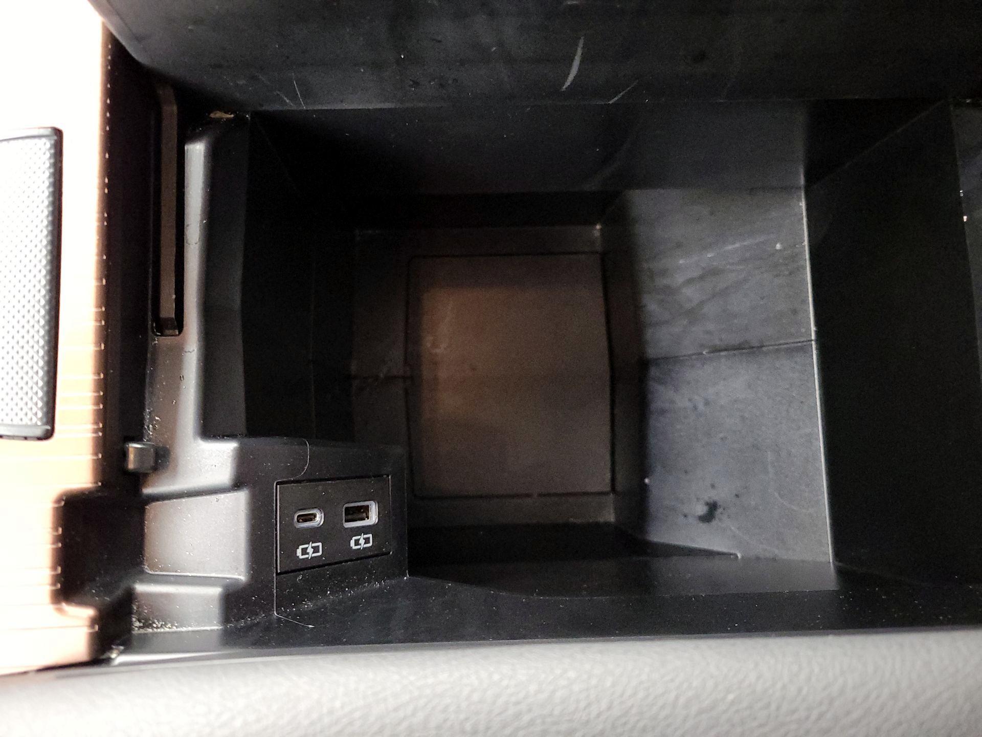 Thumbnail: 2024 Toyota Sienna - 18