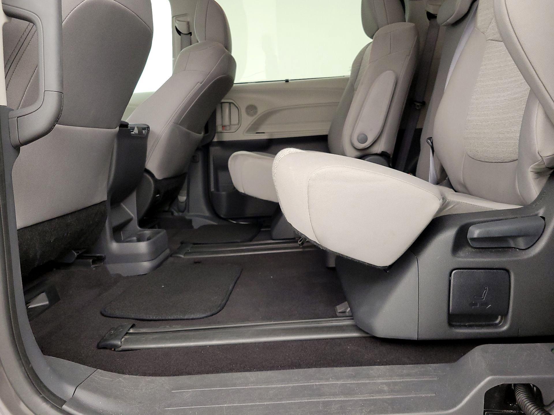 Thumbnail: 2024 Toyota Sienna - 19