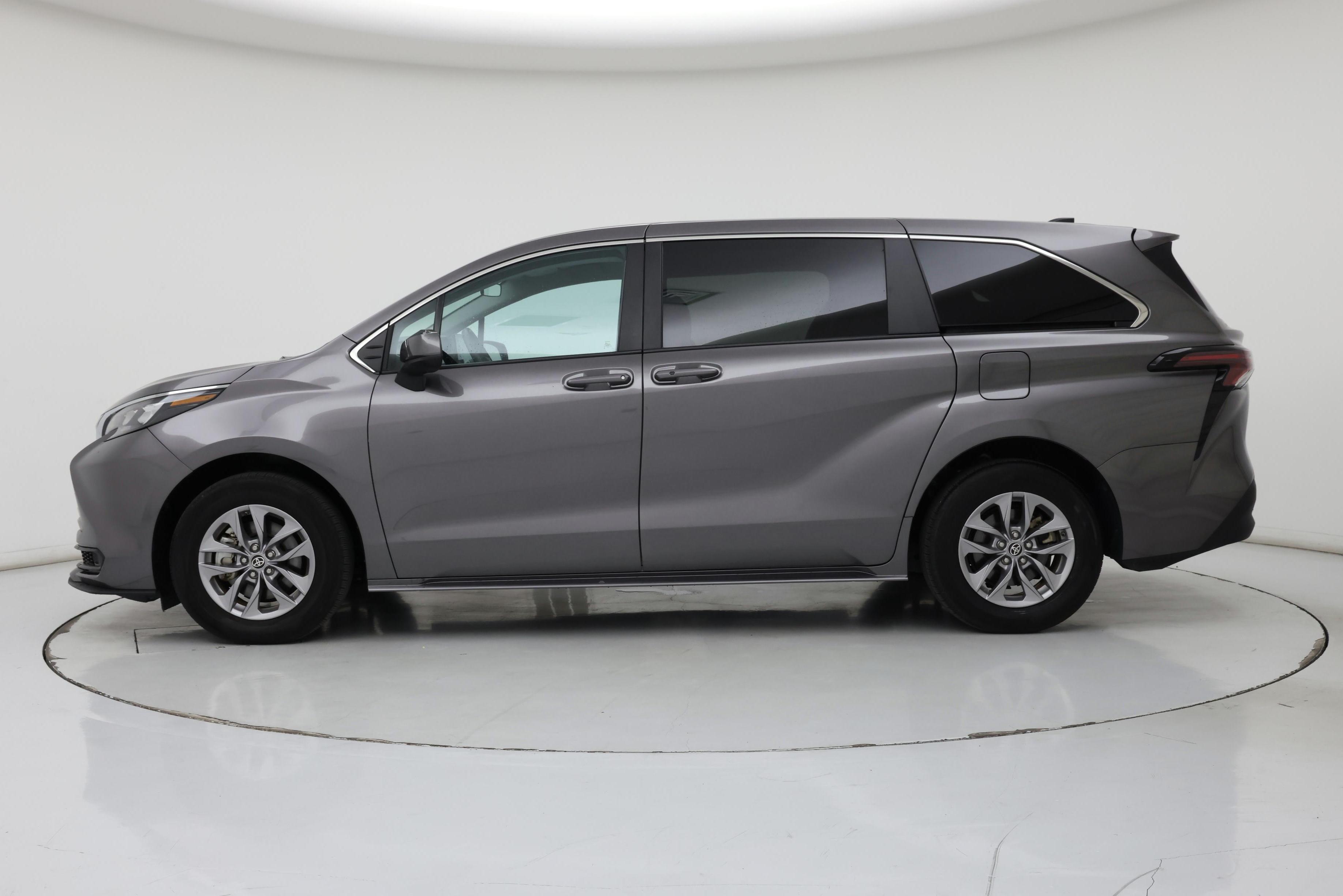 Thumbnail: 2024 Toyota Sienna - 3