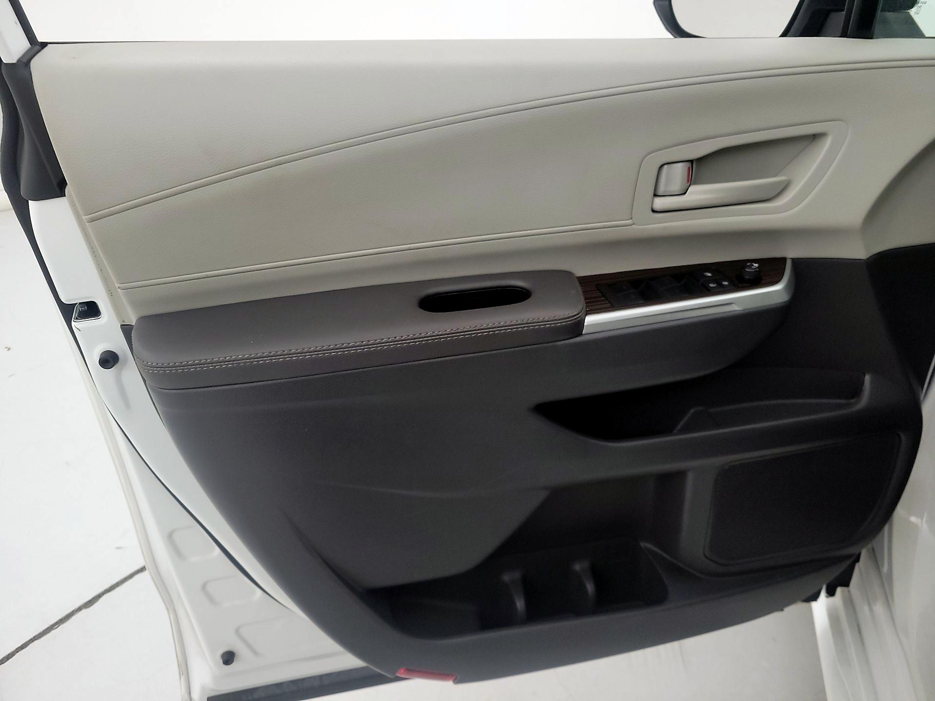 Thumbnail: 2024 Toyota Sienna - 12