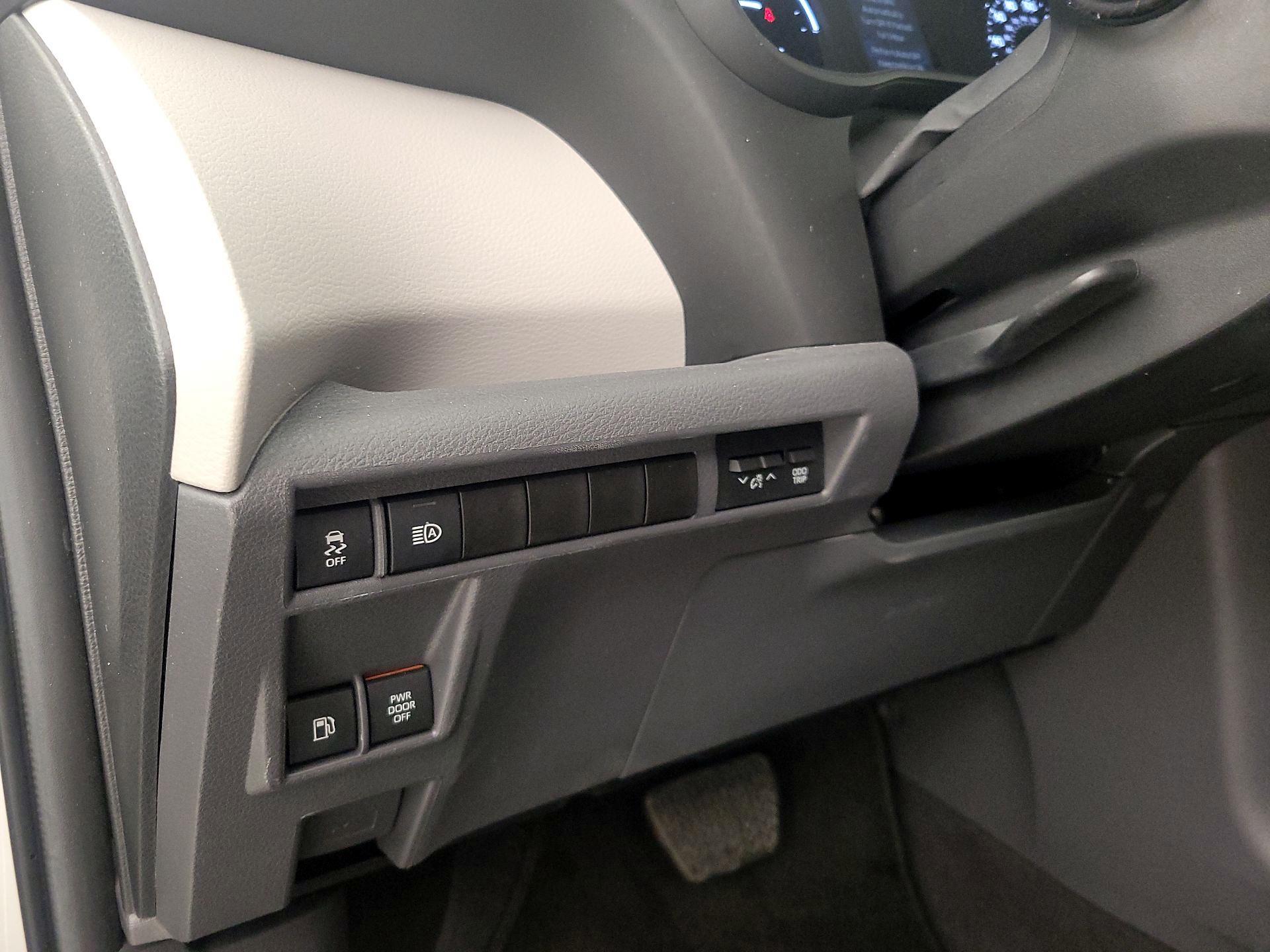 Thumbnail: 2024 Toyota Sienna - 13