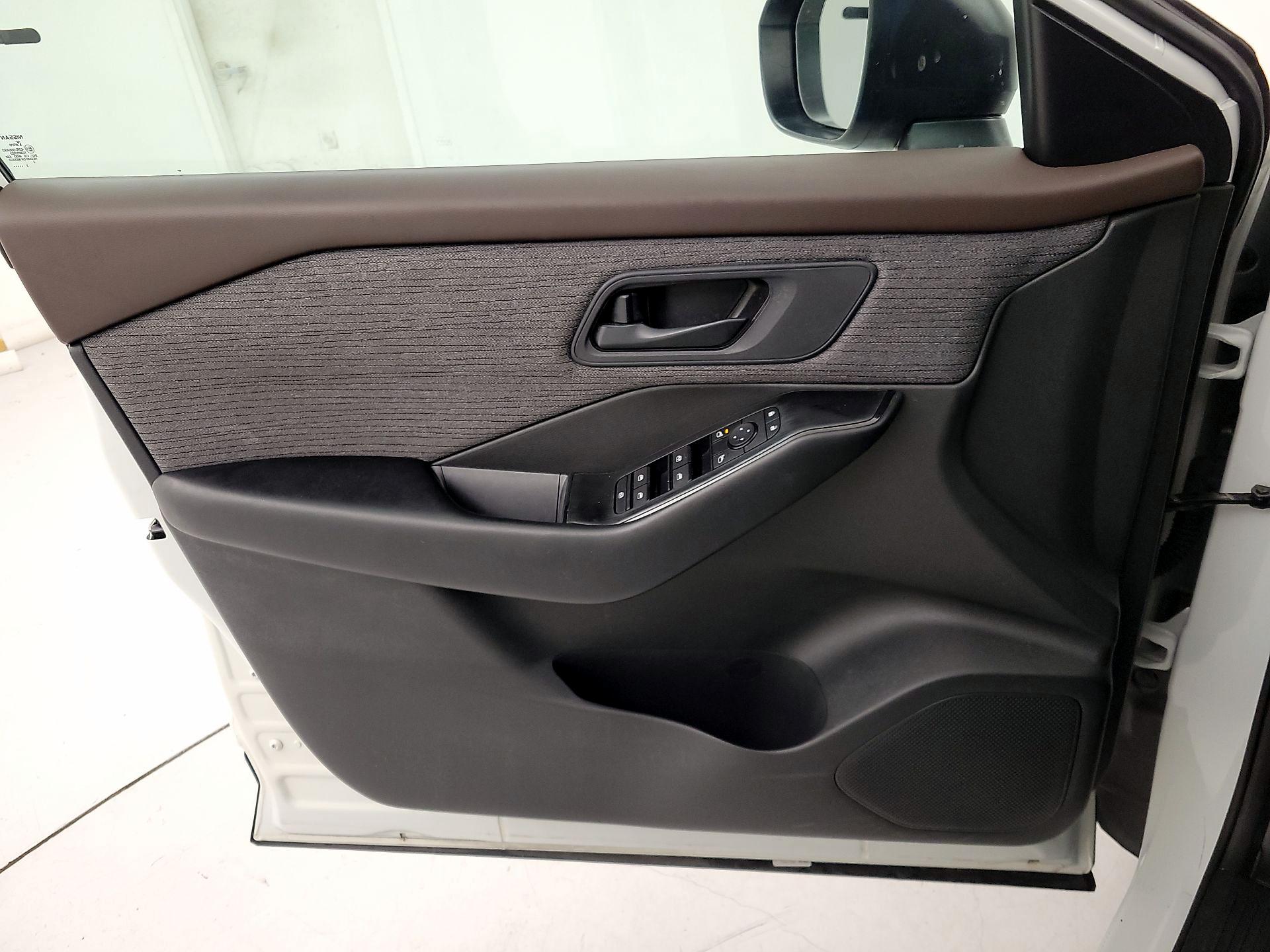 Thumbnail: 2023 Nissan Rogue - 10