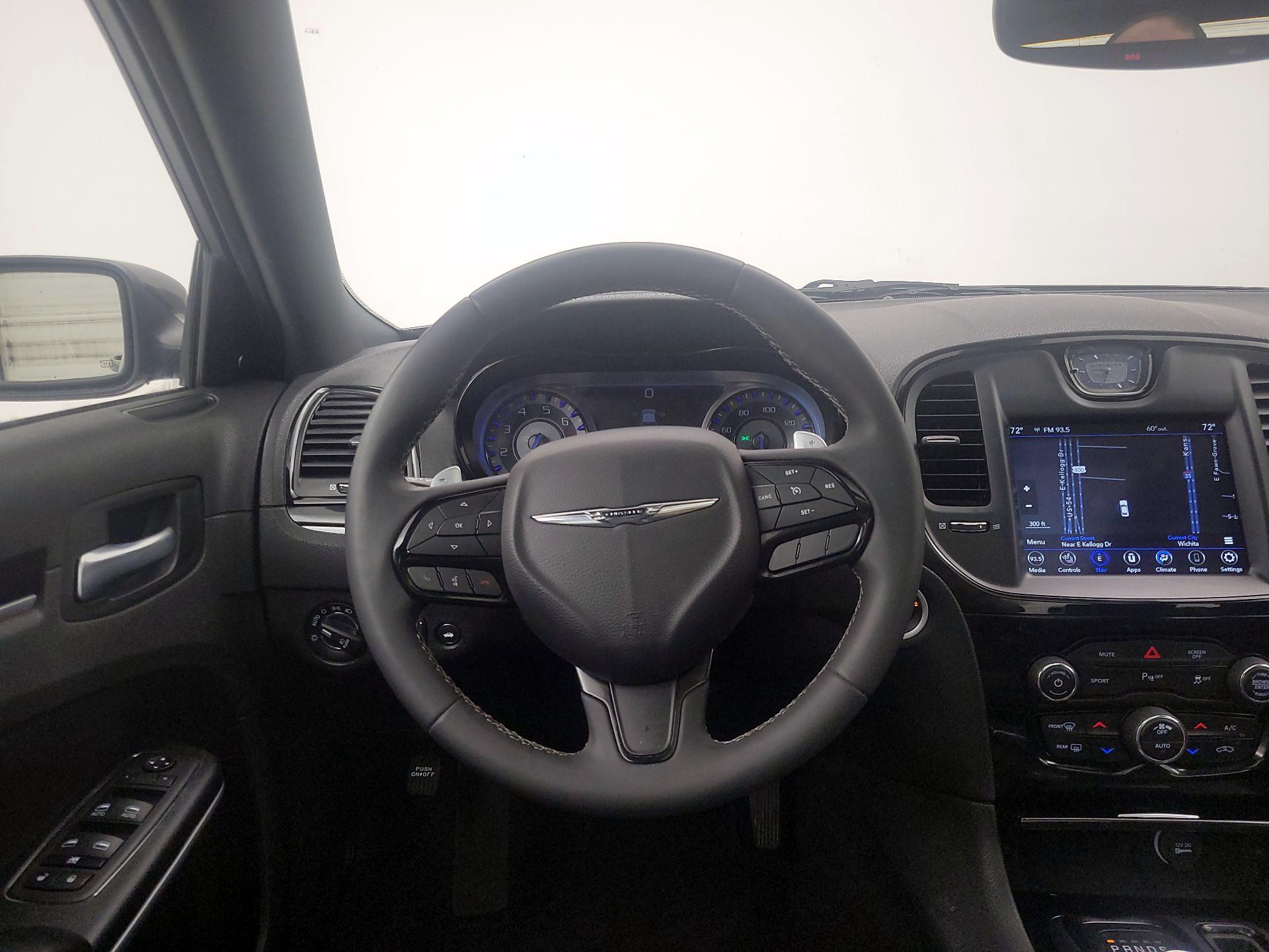 Thumbnail: 2023 Chrysler 300 - 10