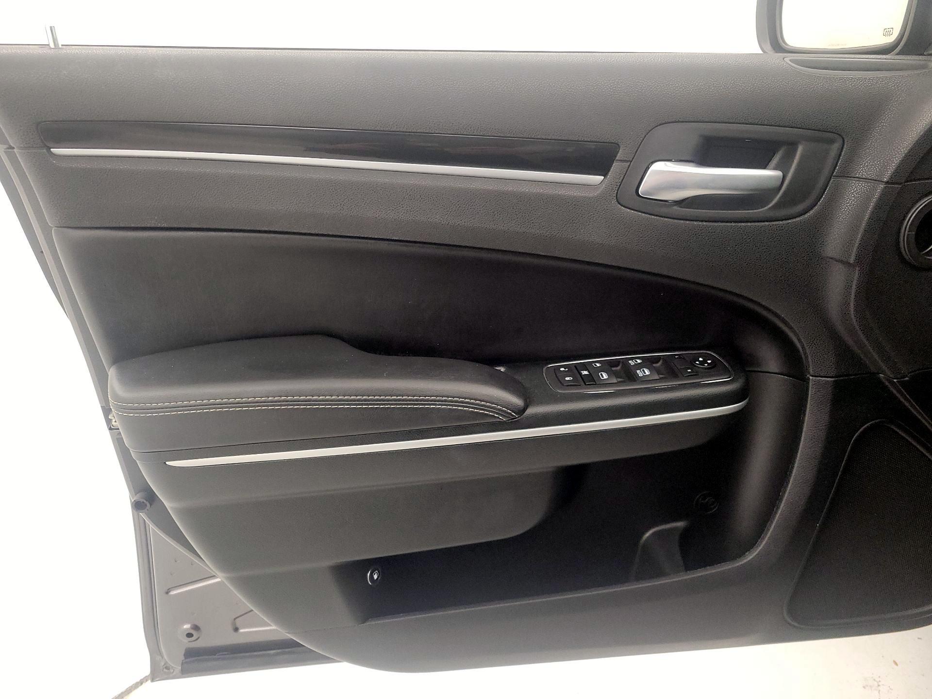 Thumbnail: 2023 Chrysler 300 - 12