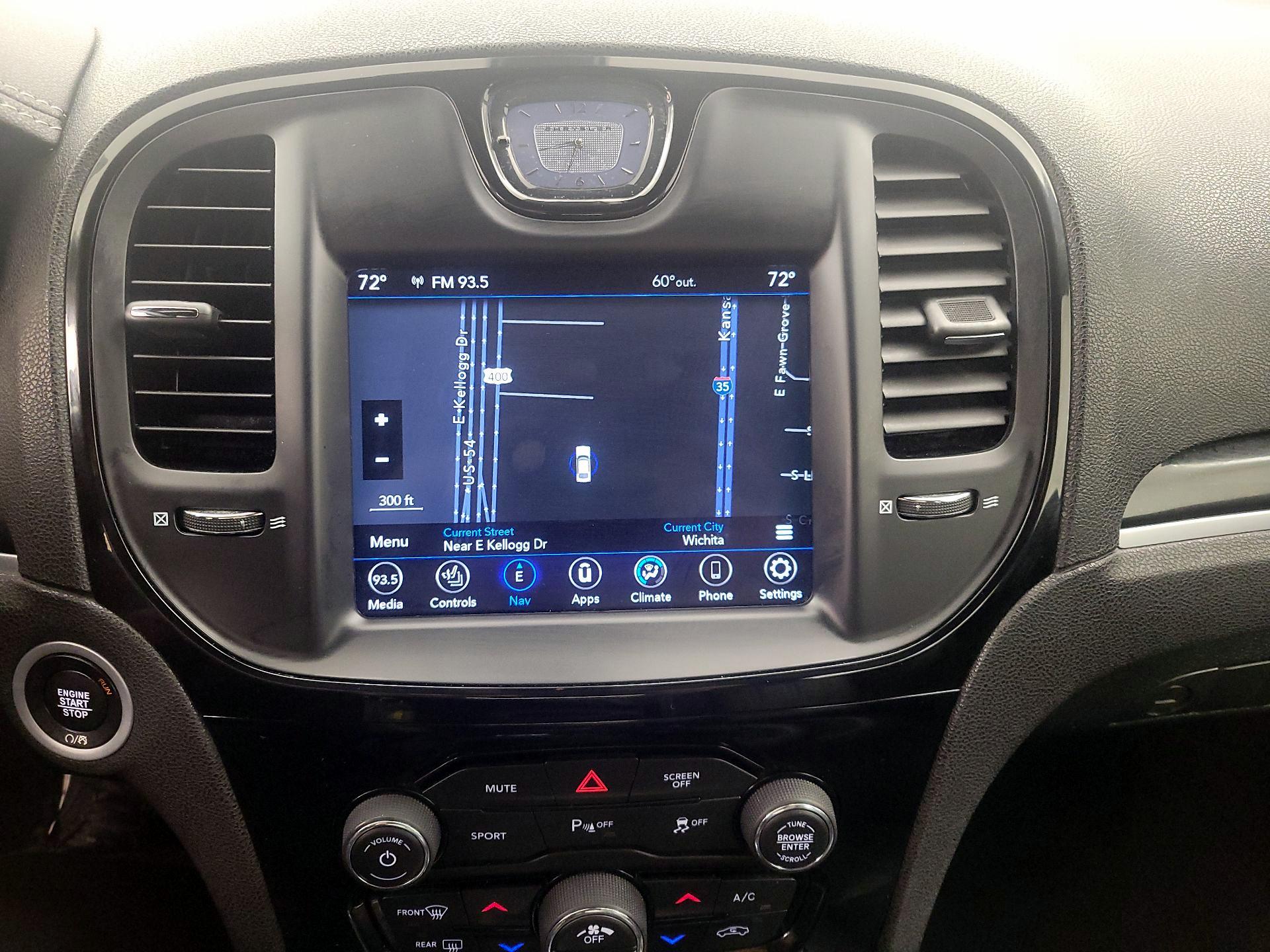 Thumbnail: 2023 Chrysler 300 - 14