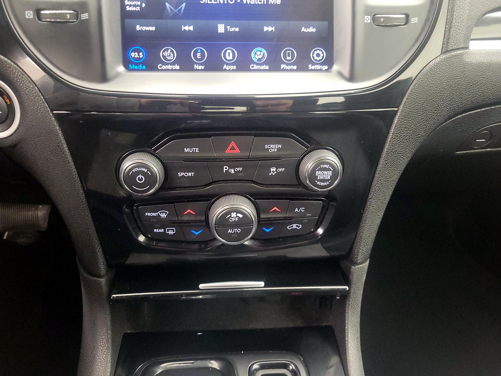 Thumbnail: 2023 Chrysler 300 - 17