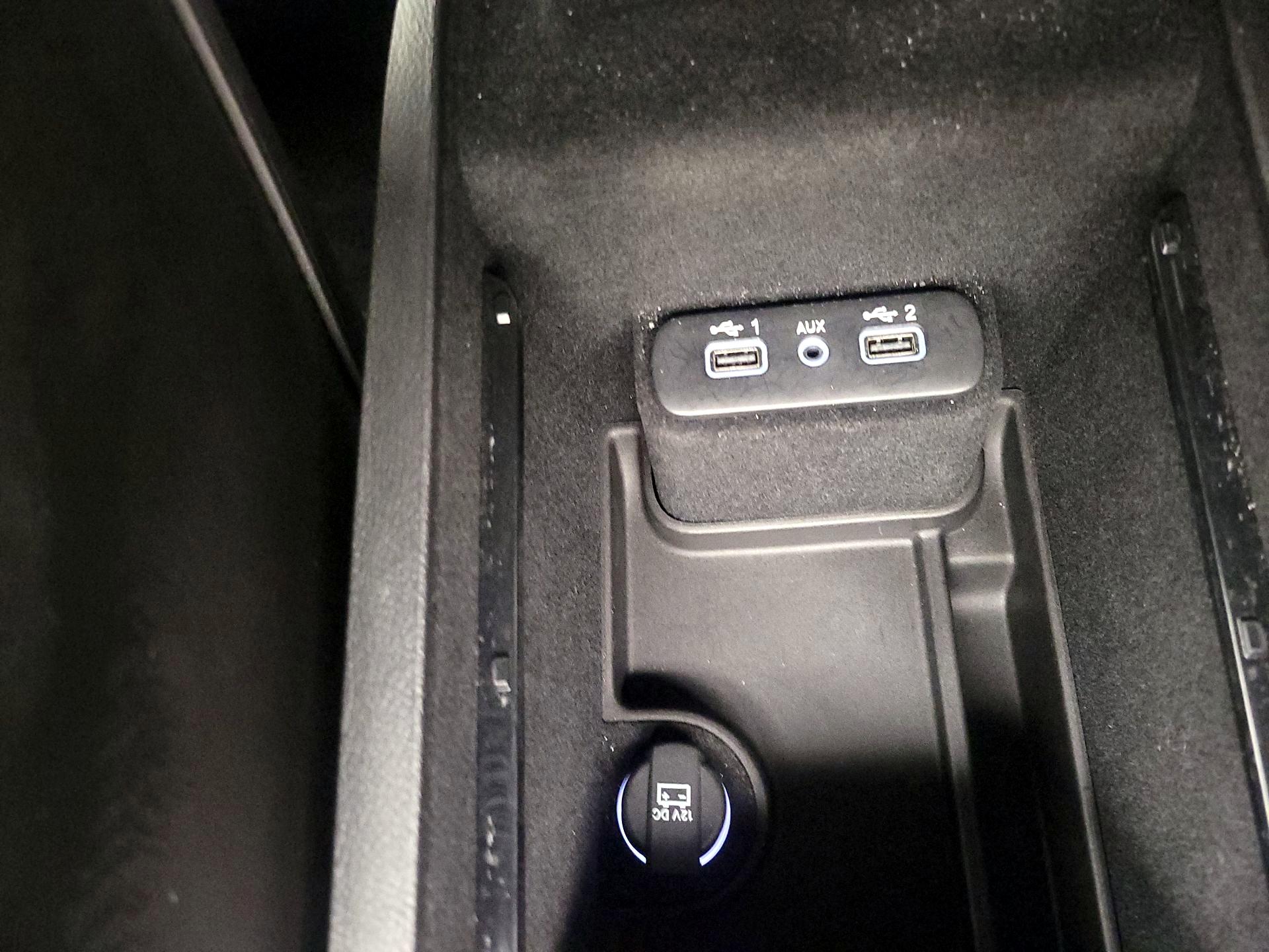 Thumbnail: 2023 Chrysler 300 - 19