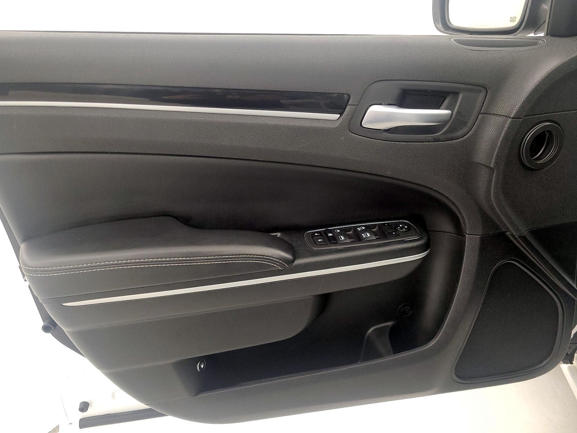 Thumbnail: 2023 Chrysler 300 - 12