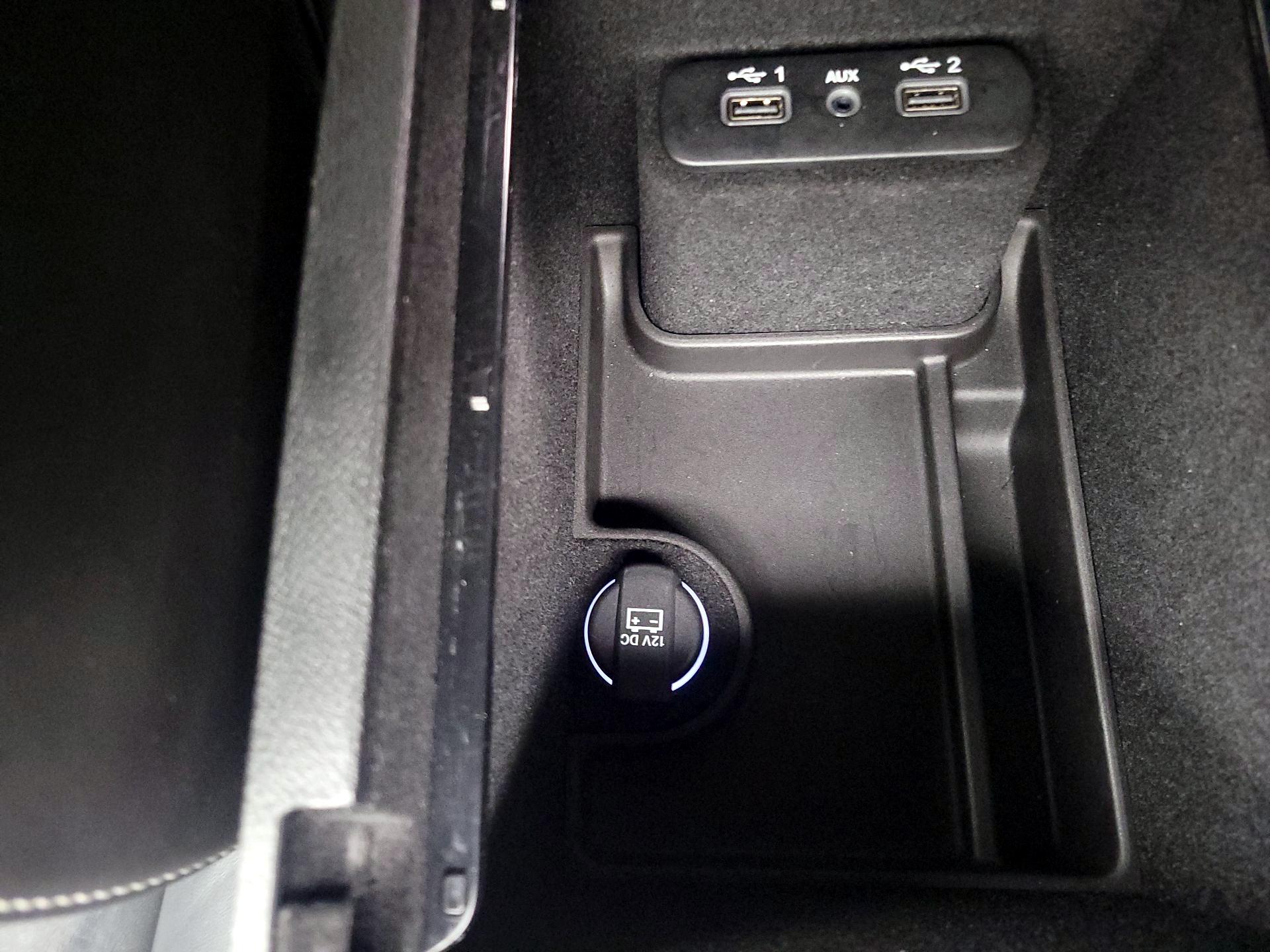 Thumbnail: 2023 Chrysler 300 - 19