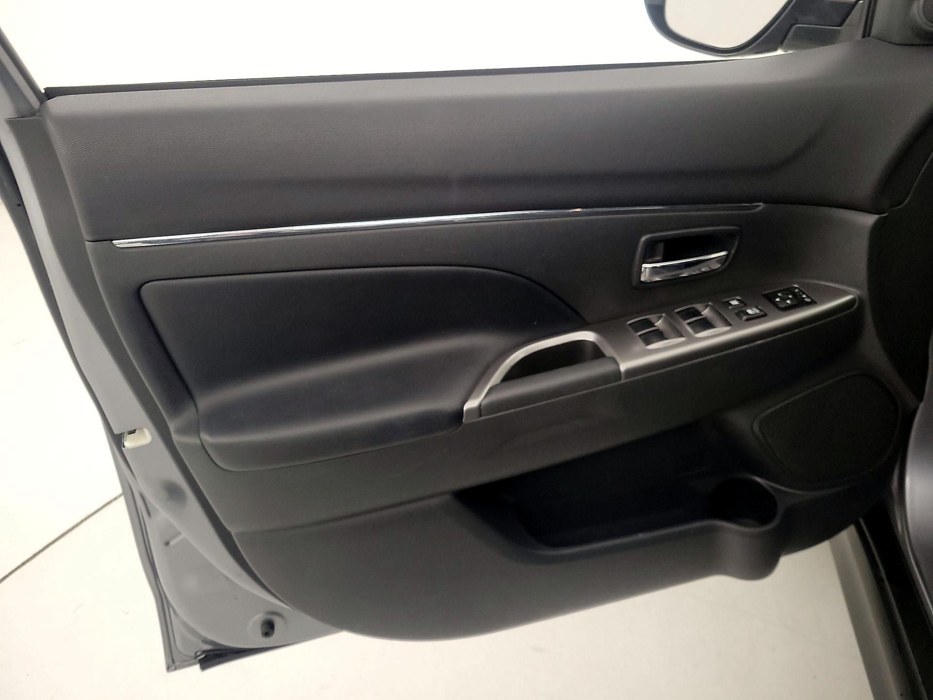 Thumbnail: 2024 Mitsubishi Outlander Sport - 12