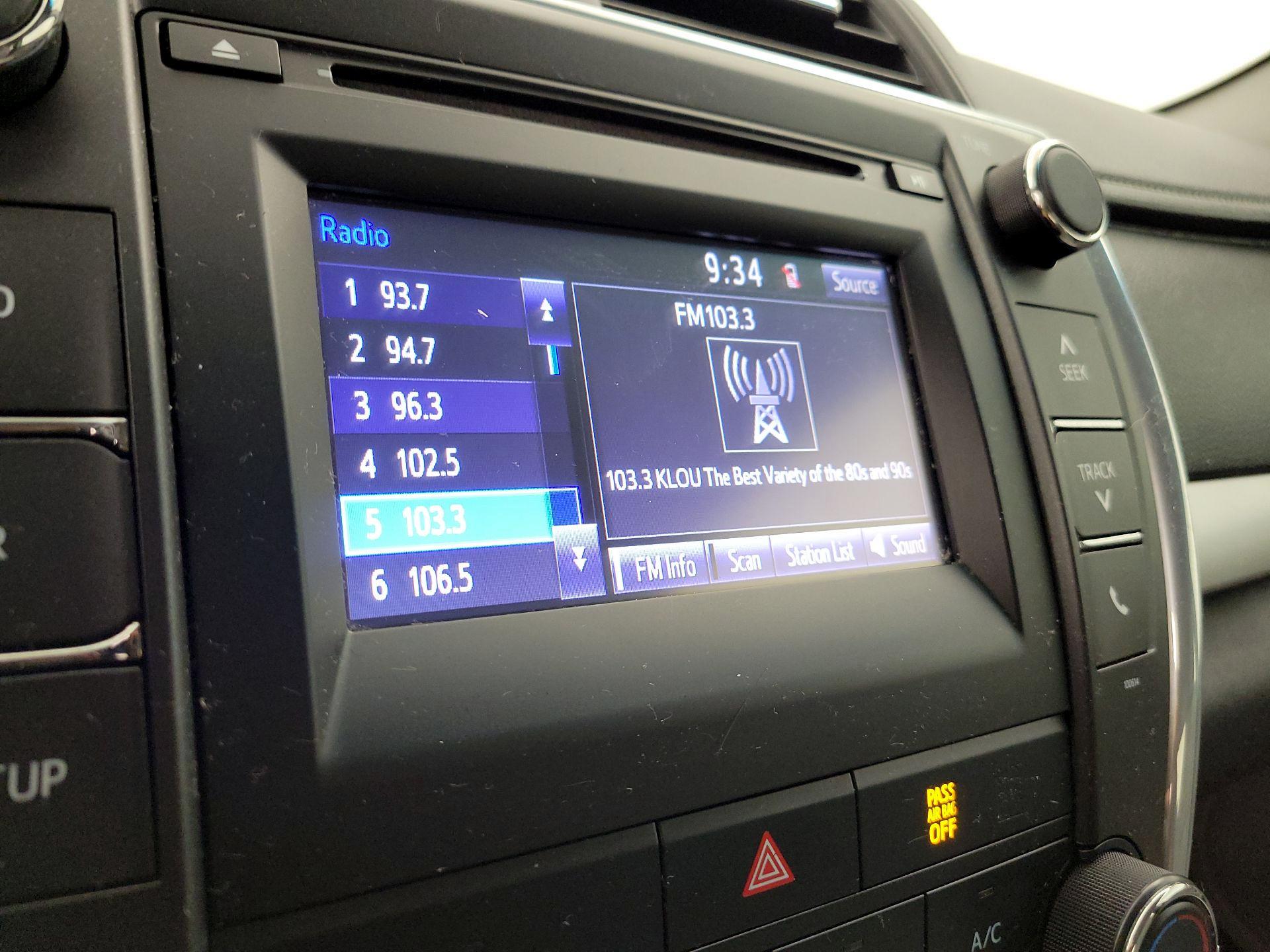 Thumbnail: 2017 Toyota Camry - 15