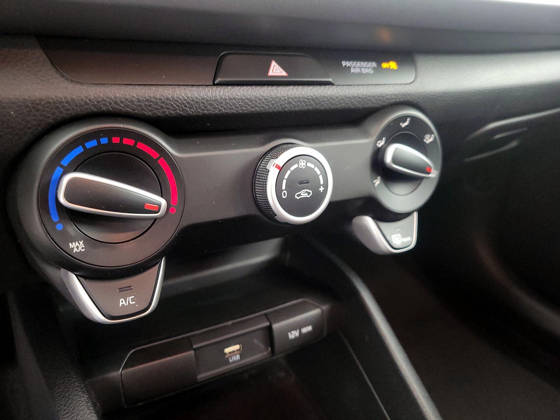 Thumbnail: 2023 Kia Rio - 16