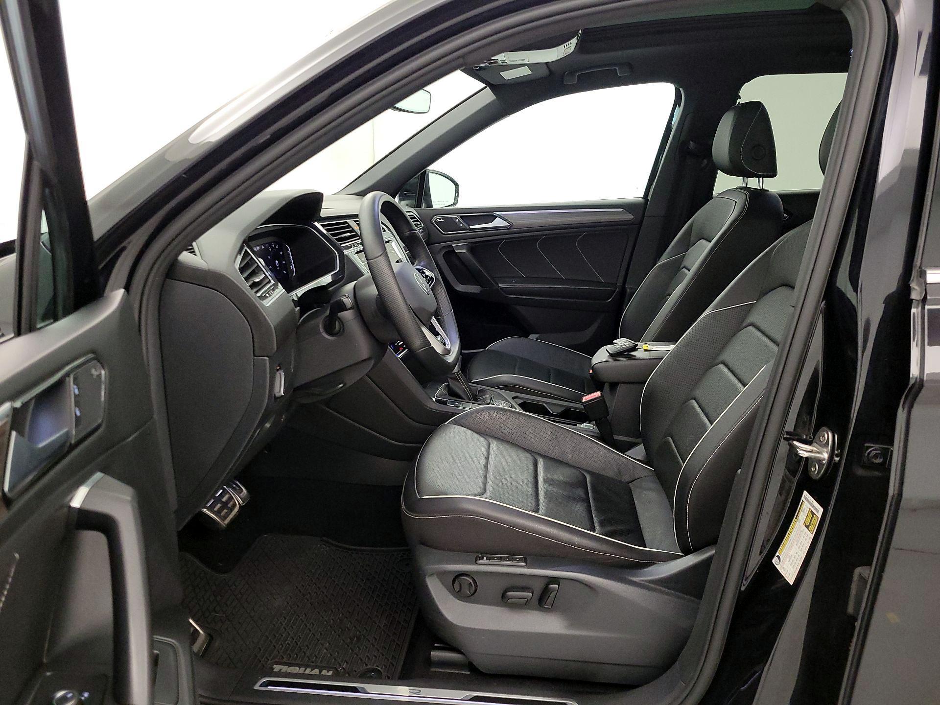 Thumbnail: 2022 Volkswagen Tiguan - 11