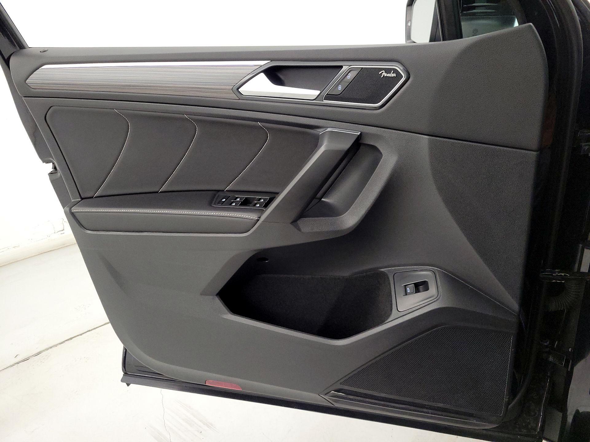 Thumbnail: 2022 Volkswagen Tiguan - 12