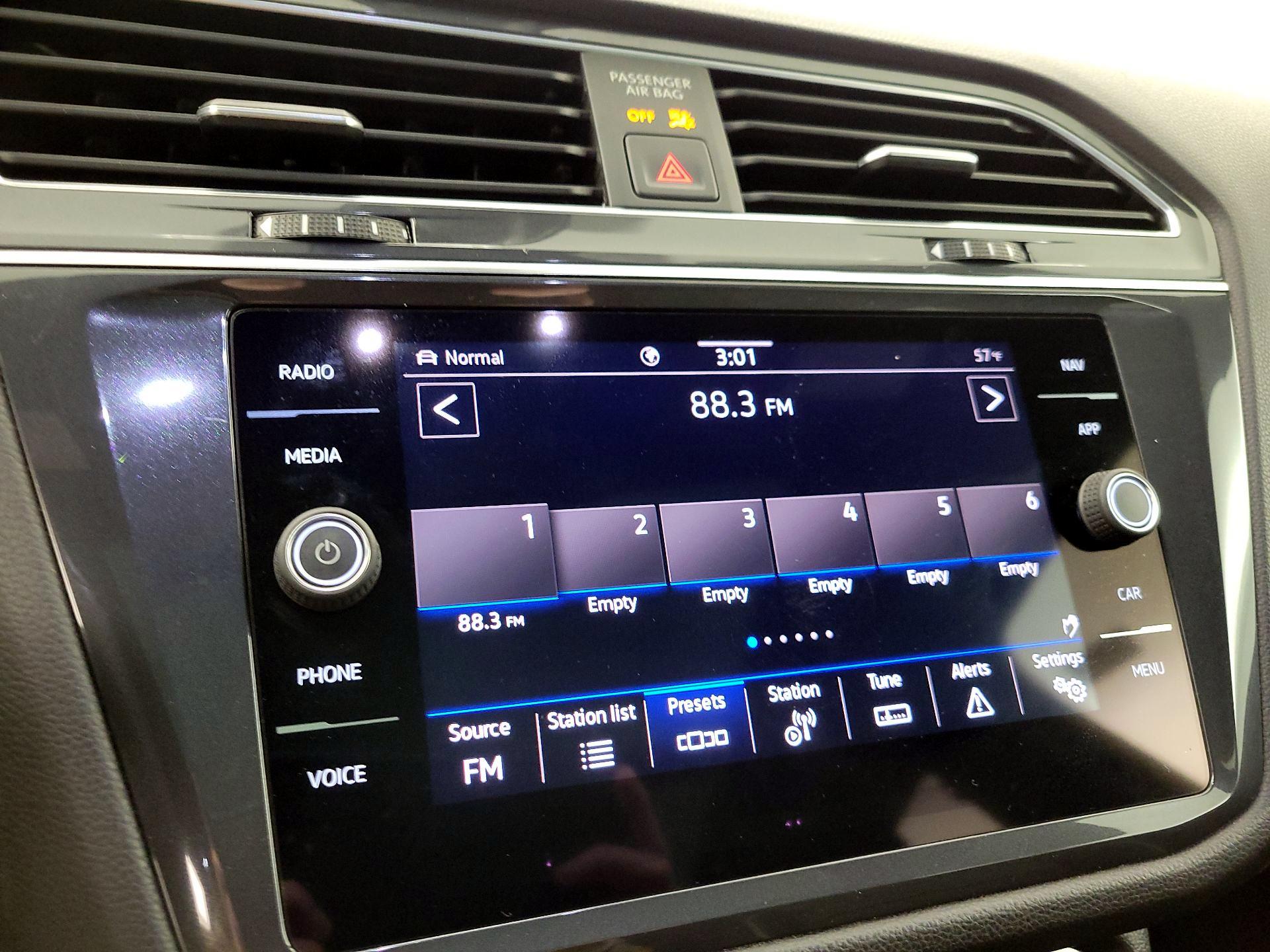 Thumbnail: 2022 Volkswagen Tiguan - 15