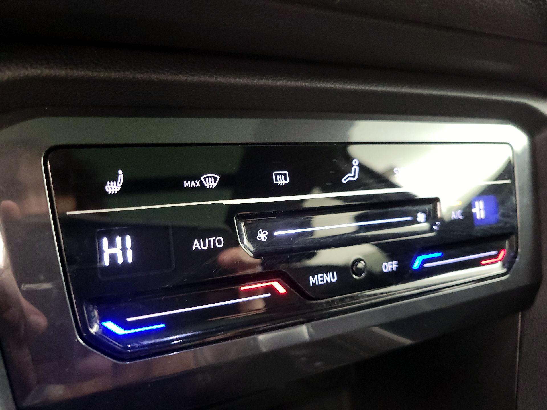 Thumbnail: 2022 Volkswagen Tiguan - 16