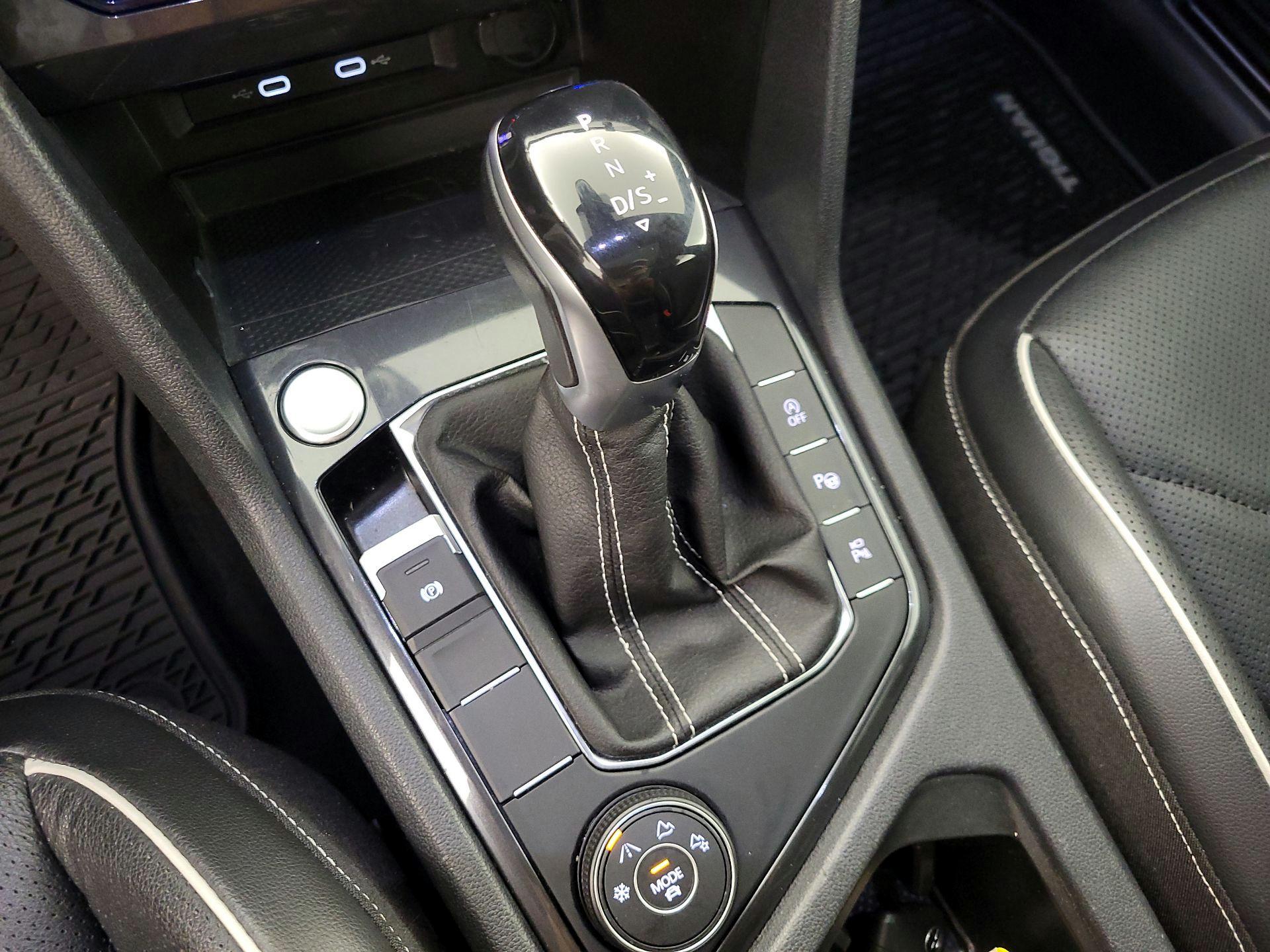 Thumbnail: 2022 Volkswagen Tiguan - 17