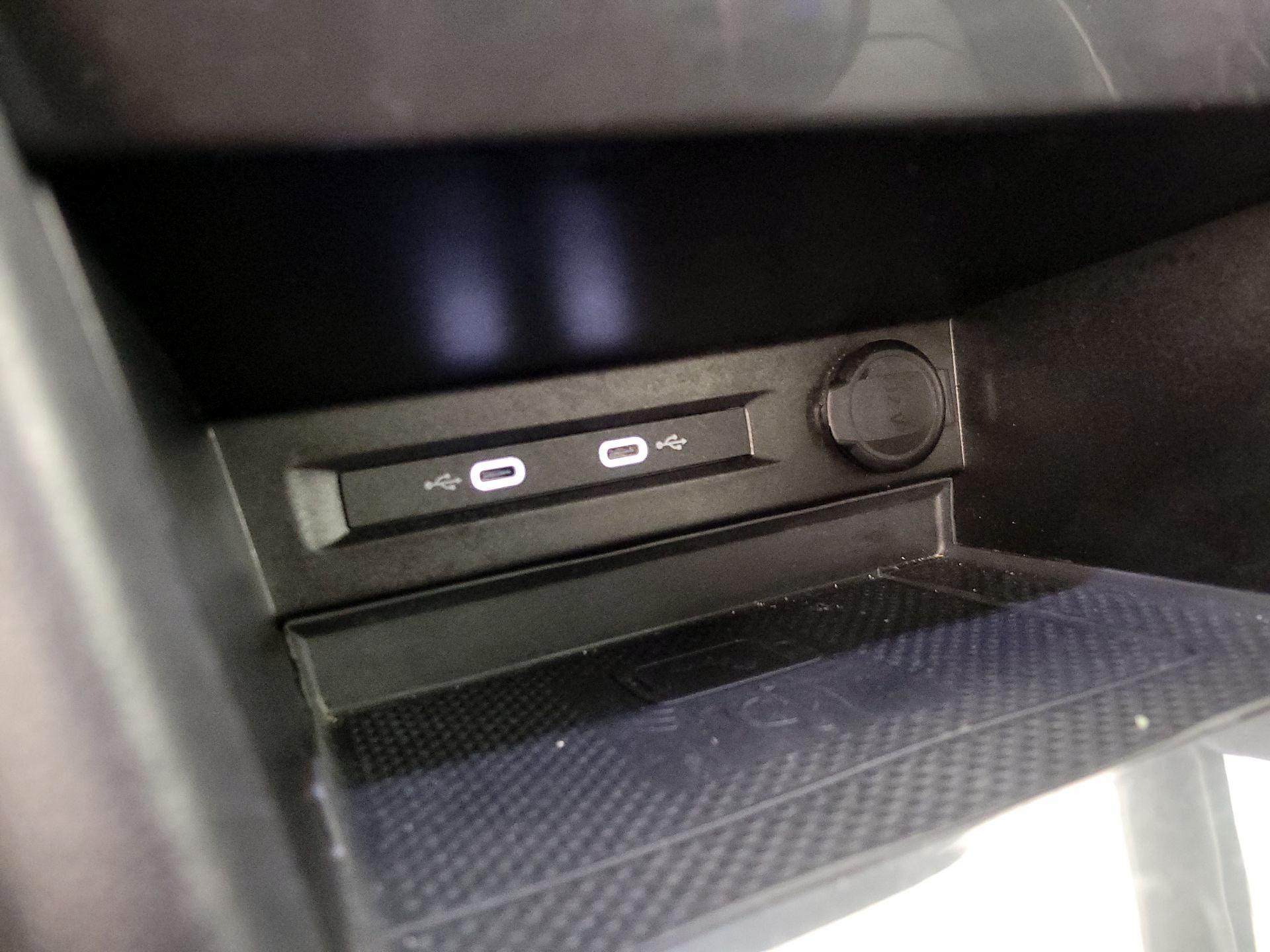 Thumbnail: 2022 Volkswagen Tiguan - 18