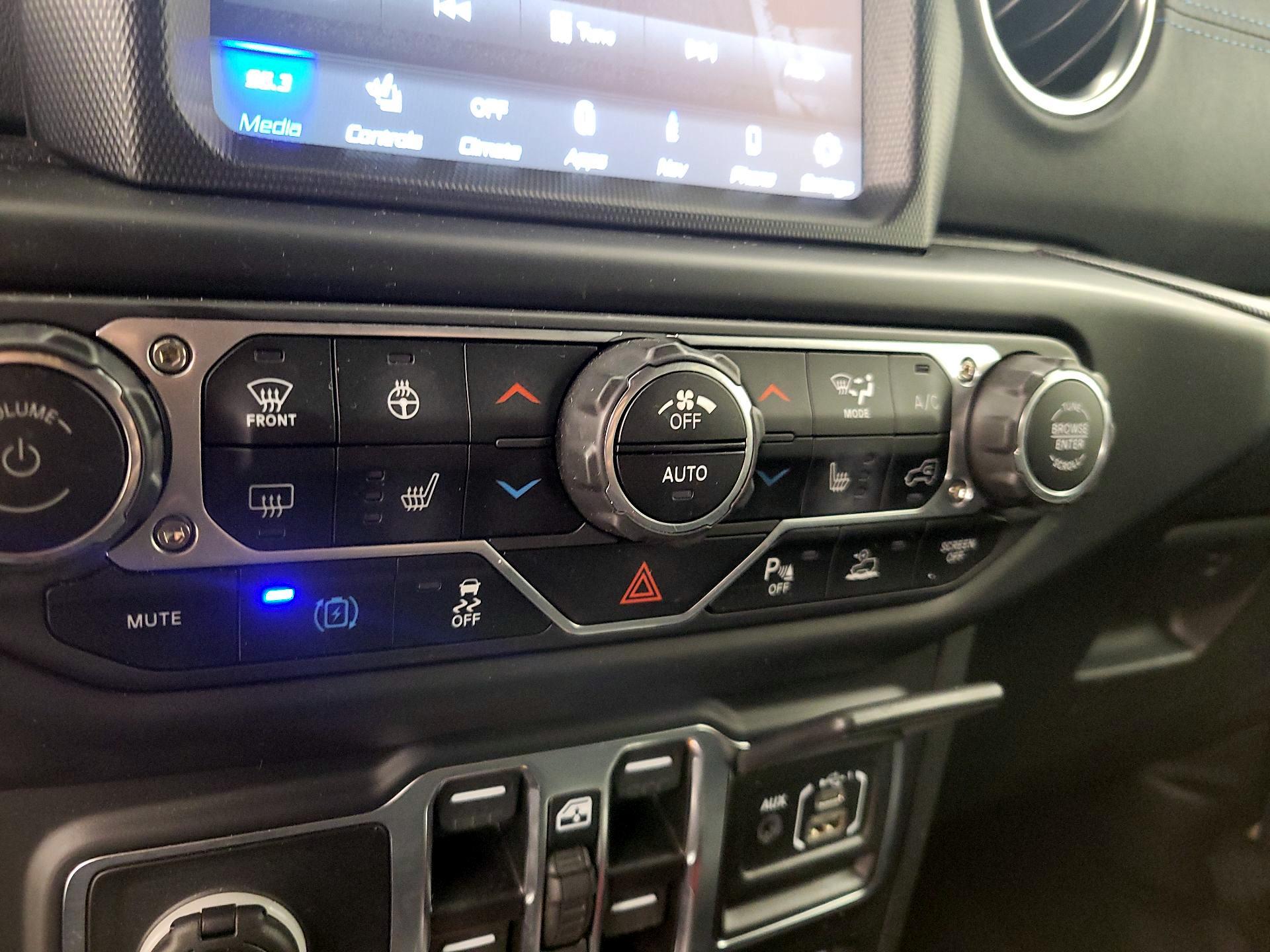 Thumbnail: 2022 Jeep Wrangler - 17