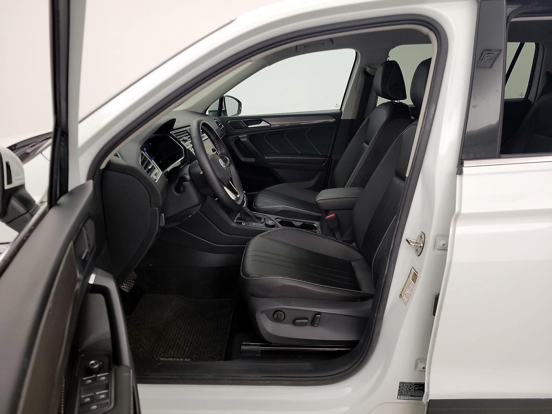 Thumbnail: 2022 Volkswagen Tiguan - 11