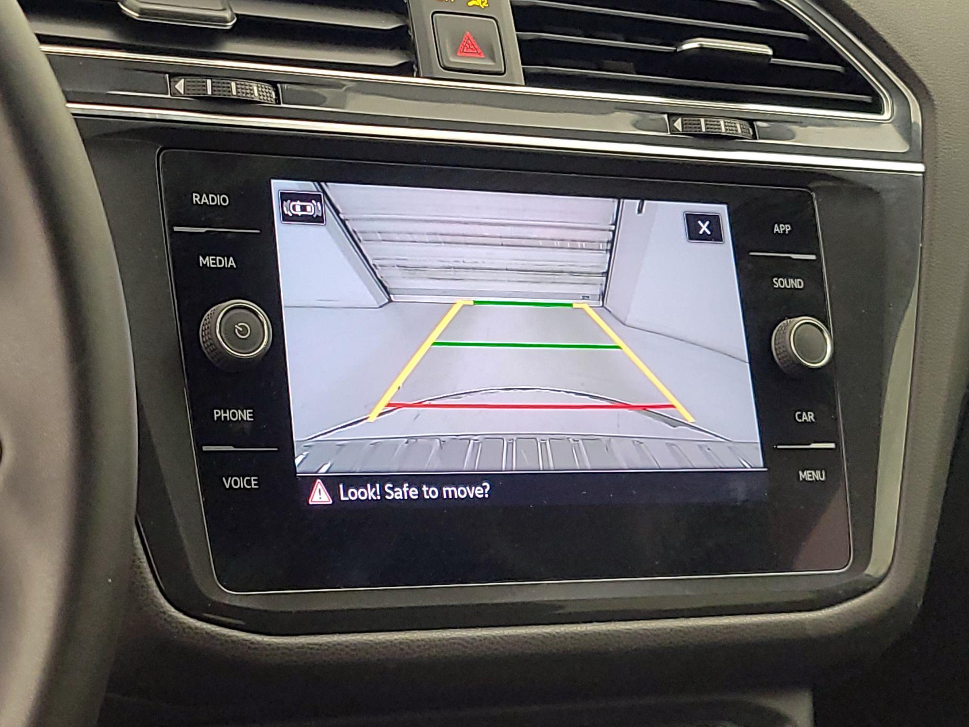 Thumbnail: 2022 Volkswagen Tiguan - 14