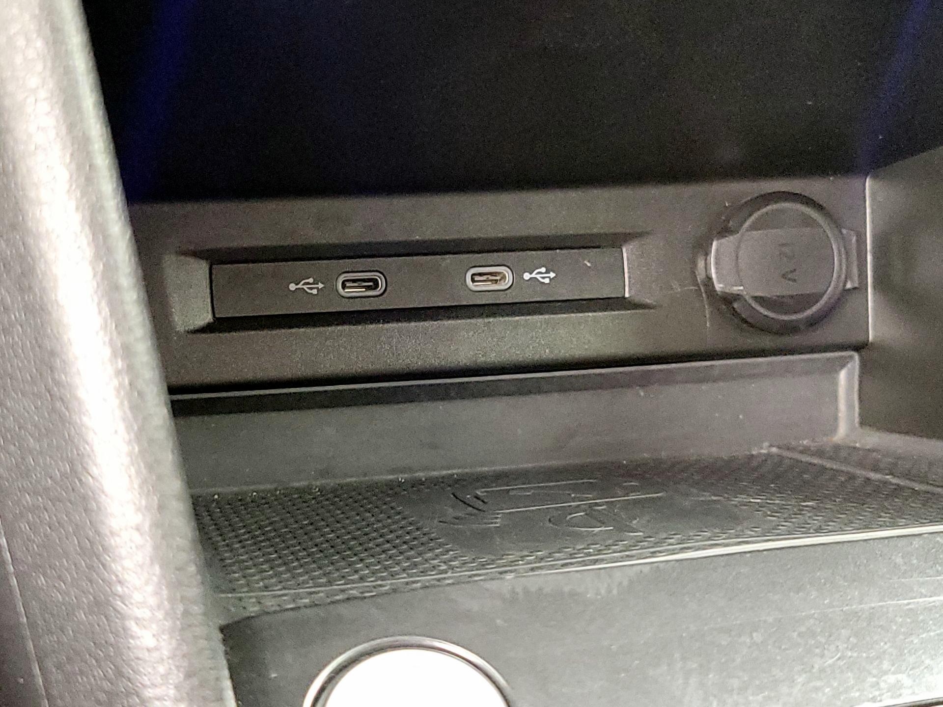 Thumbnail: 2022 Volkswagen Tiguan - 18