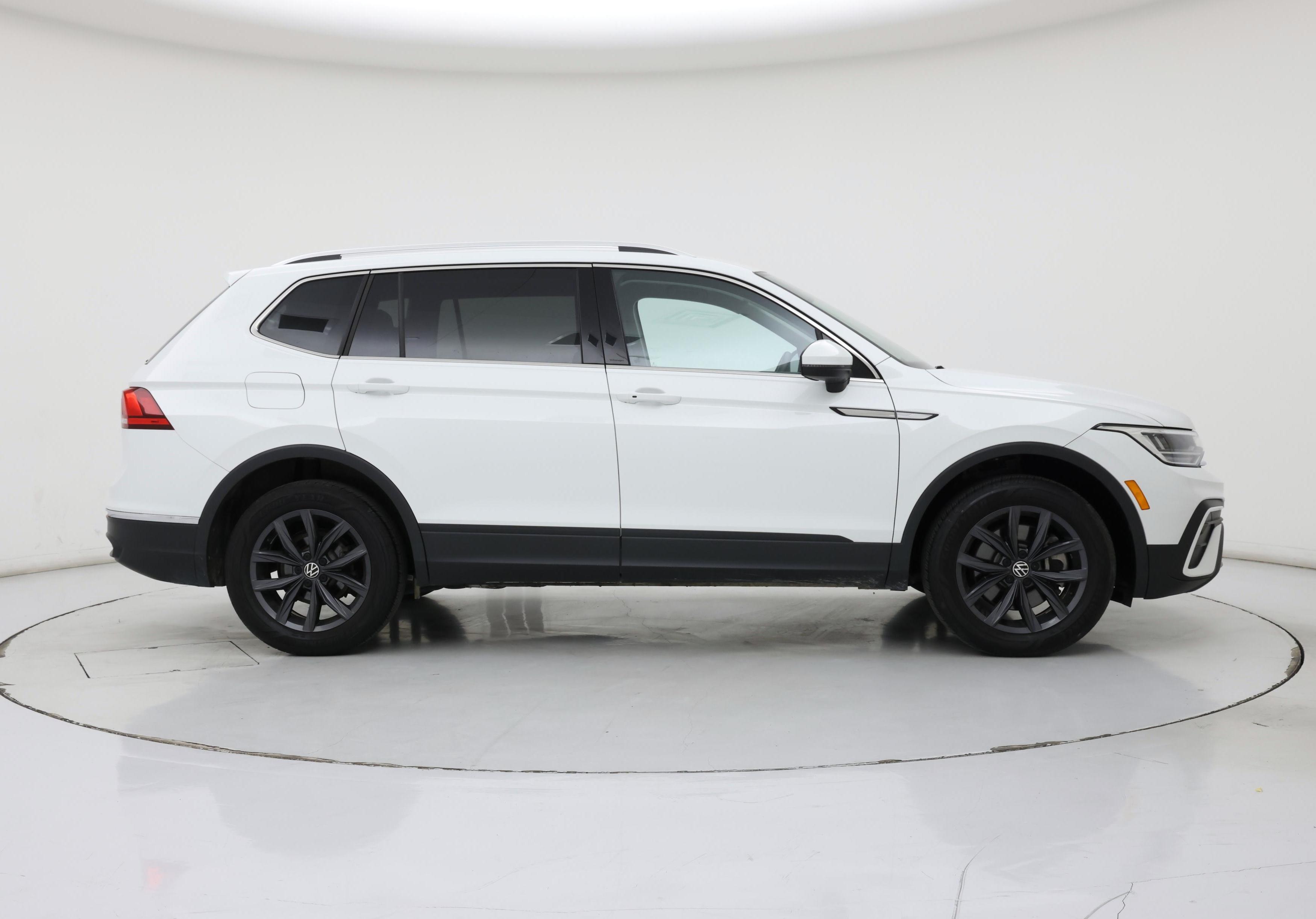 Thumbnail: 2022 Volkswagen Tiguan - 7