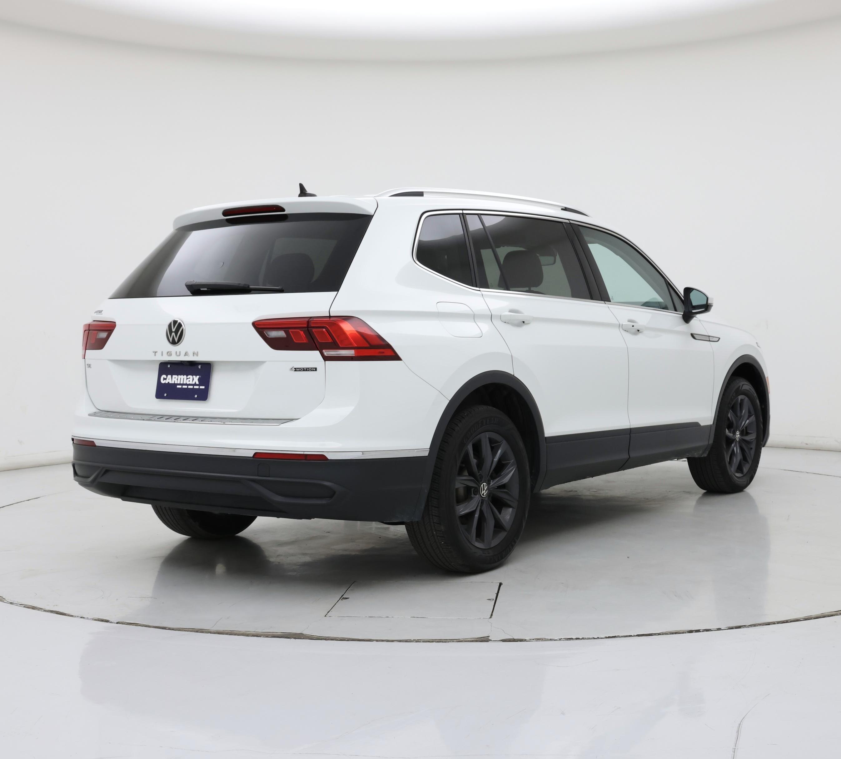 Thumbnail: 2022 Volkswagen Tiguan - 8