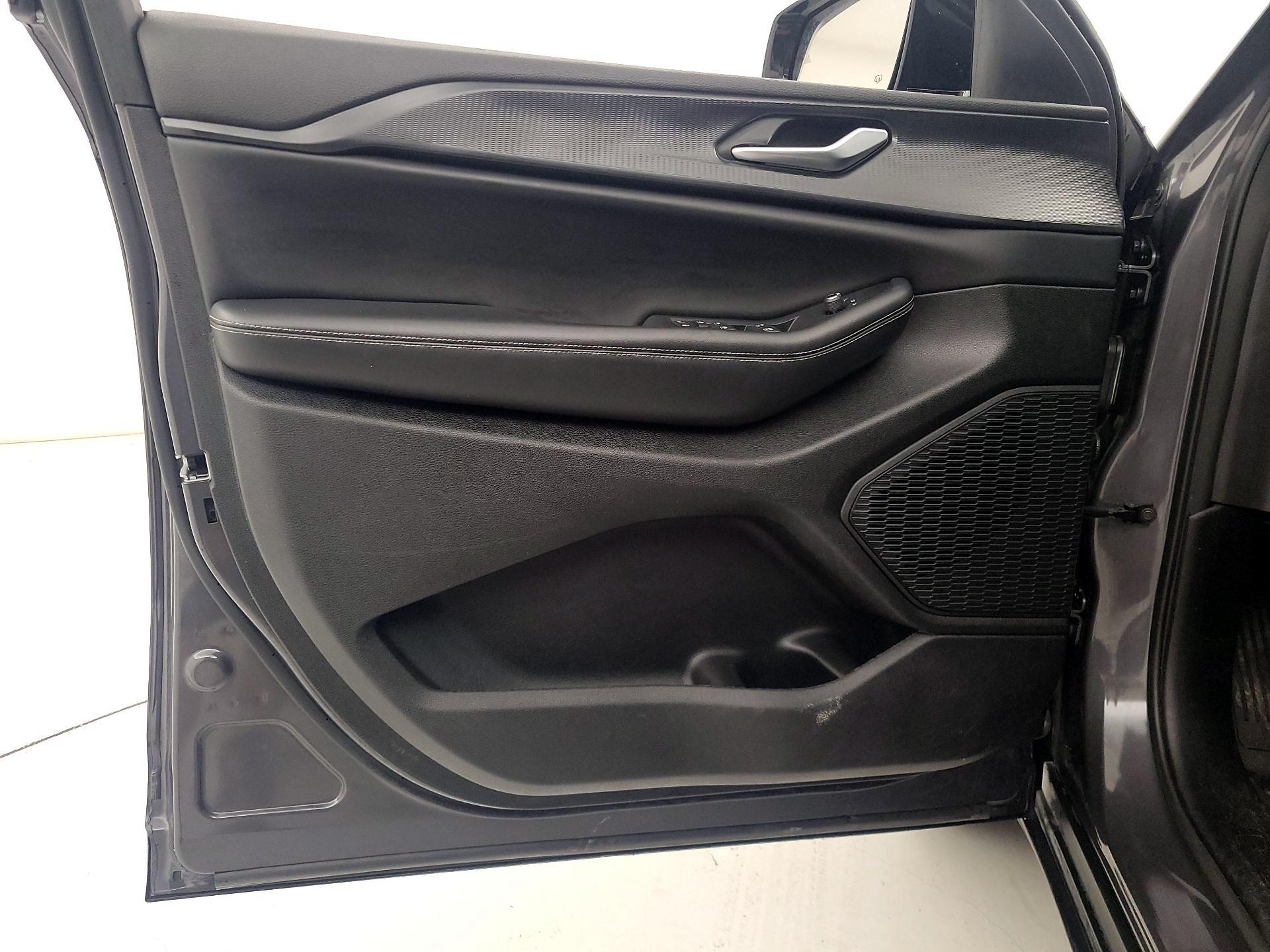 Thumbnail: 2023 Jeep Grand Cherokee - 12