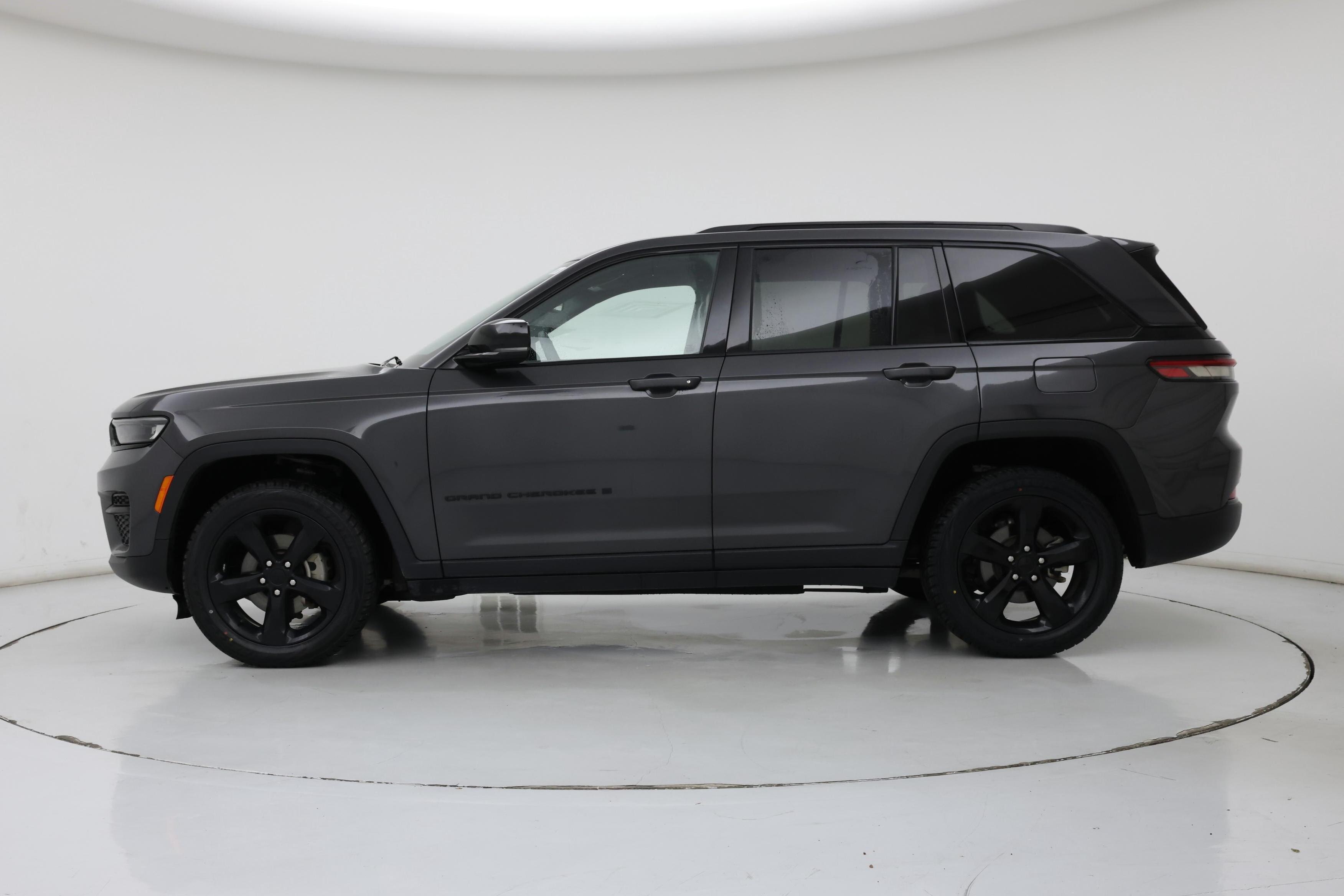 Thumbnail: 2023 Jeep Grand Cherokee - 3