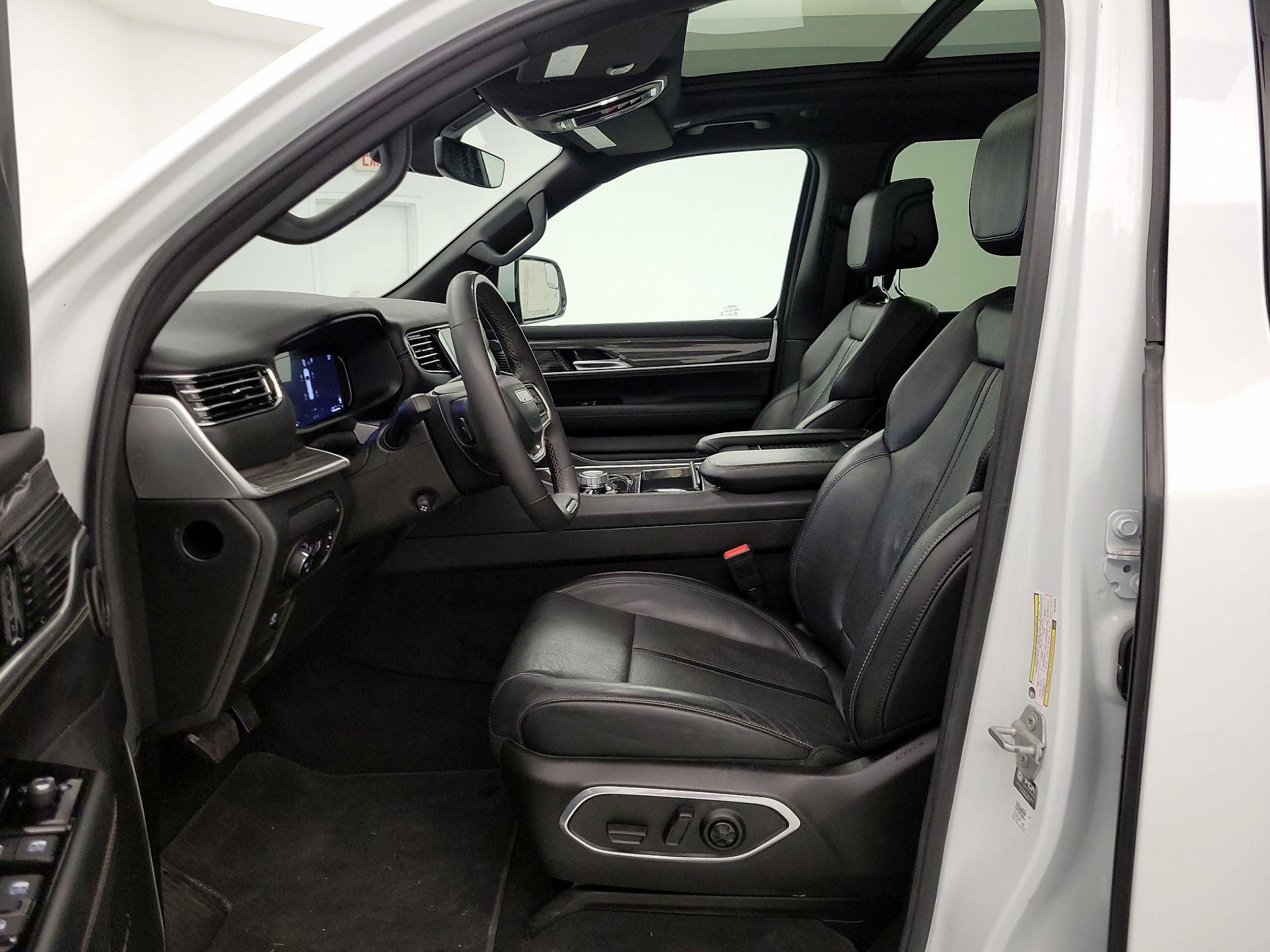 Thumbnail: 2022 Jeep Wagoneer - 11