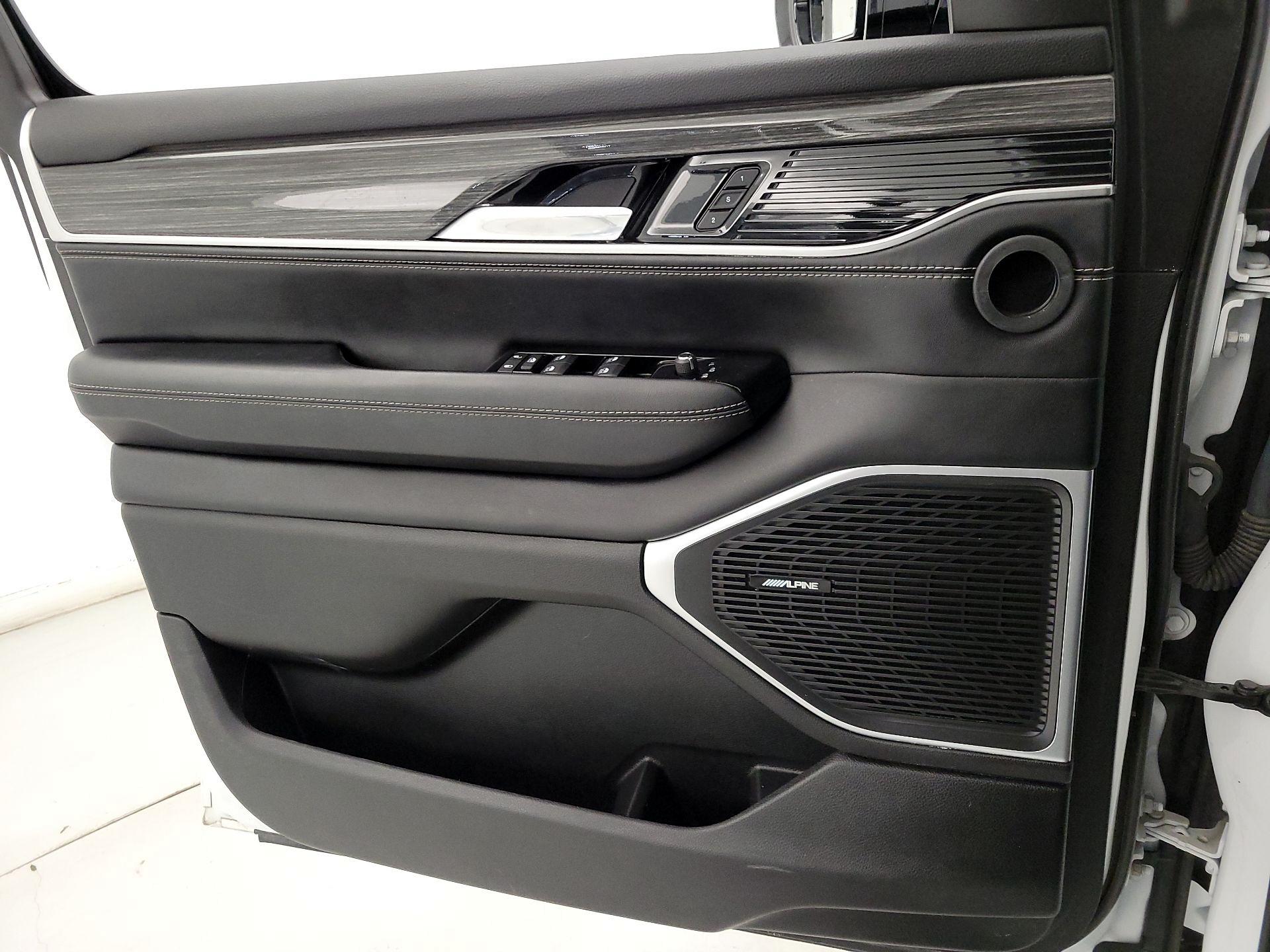 Thumbnail: 2022 Jeep Wagoneer - 12